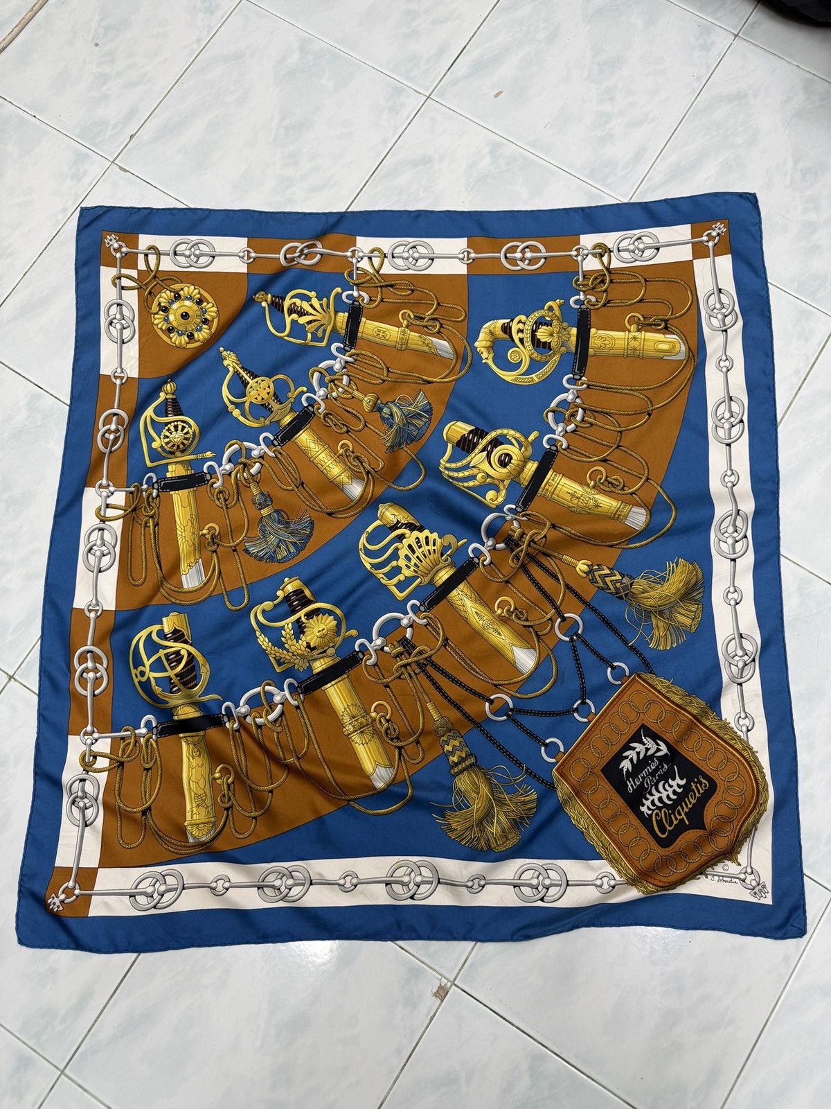 💥💥🔥ARCHIVE AUTHENTIC HERMES CLIQUETIS SILK SCARF