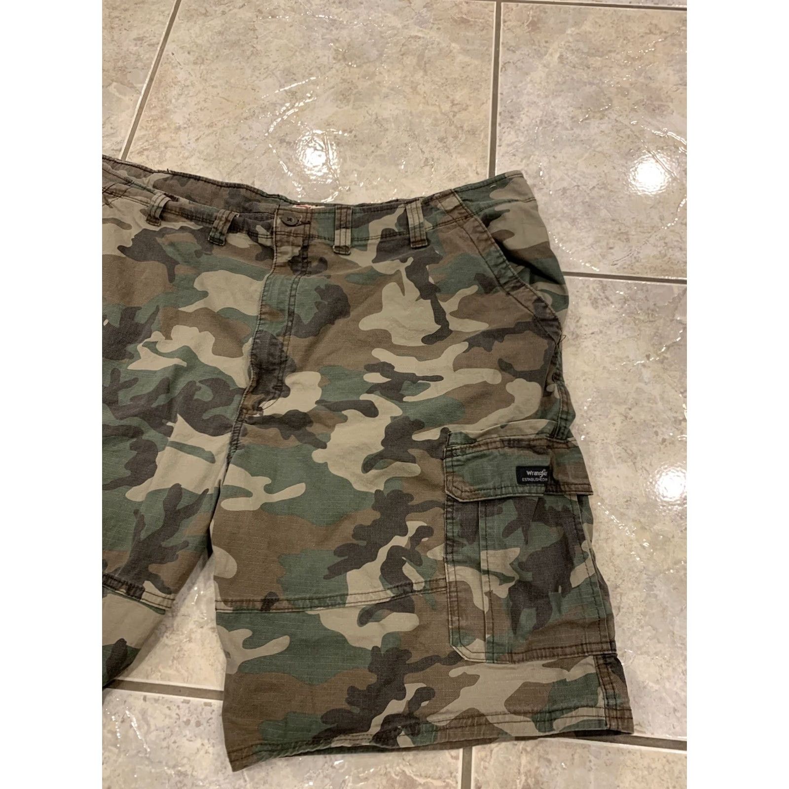 Wrangler VINTAGE Wrangler Cargo Shorts? No, not vintage. Size US 30 / EU 46 - 3 Thumbnail