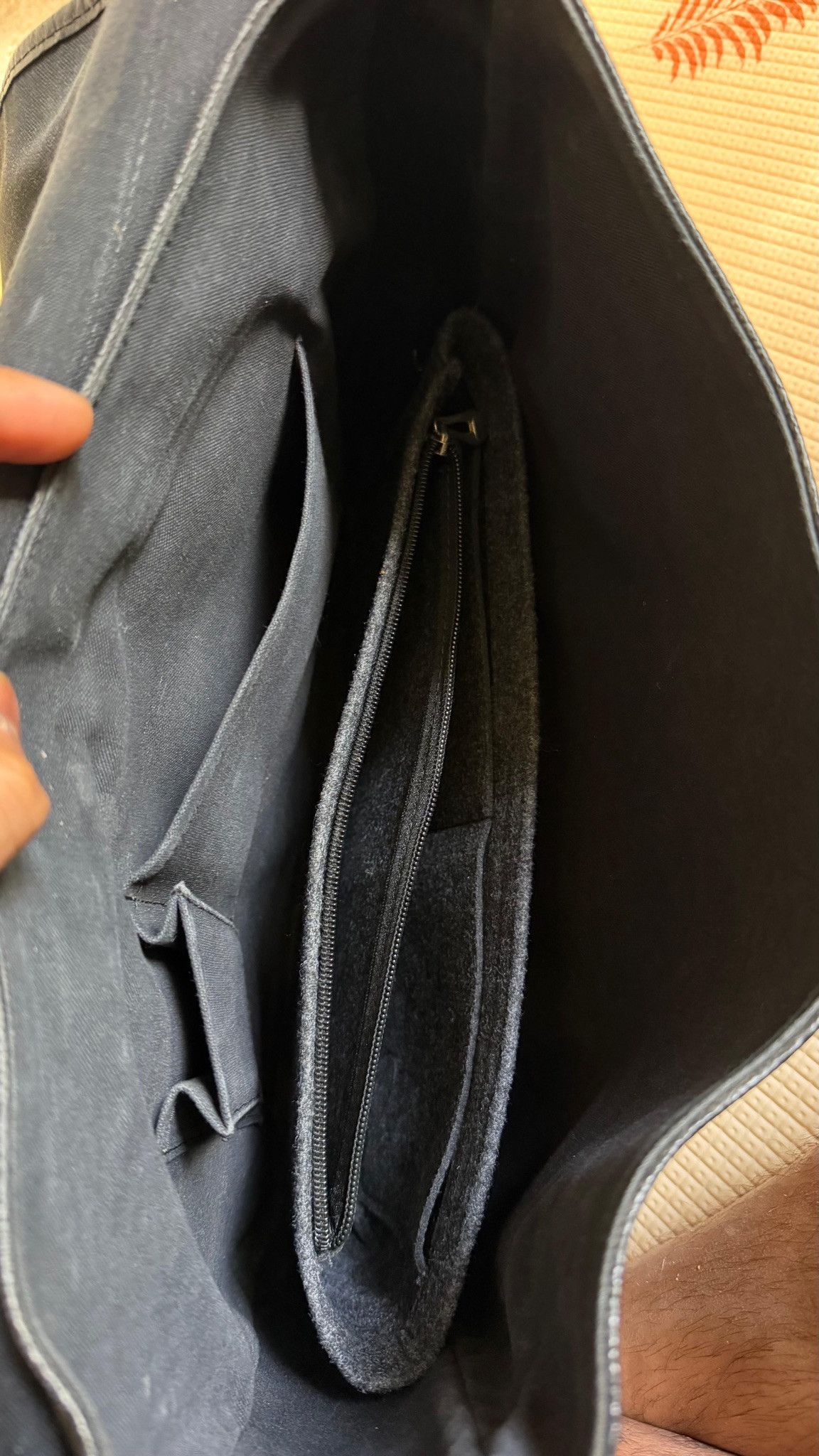 Louis Vuitton Louis Vuitton Damier Graphite Messenger Bag Size ONE SIZE - 6 Thumbnail