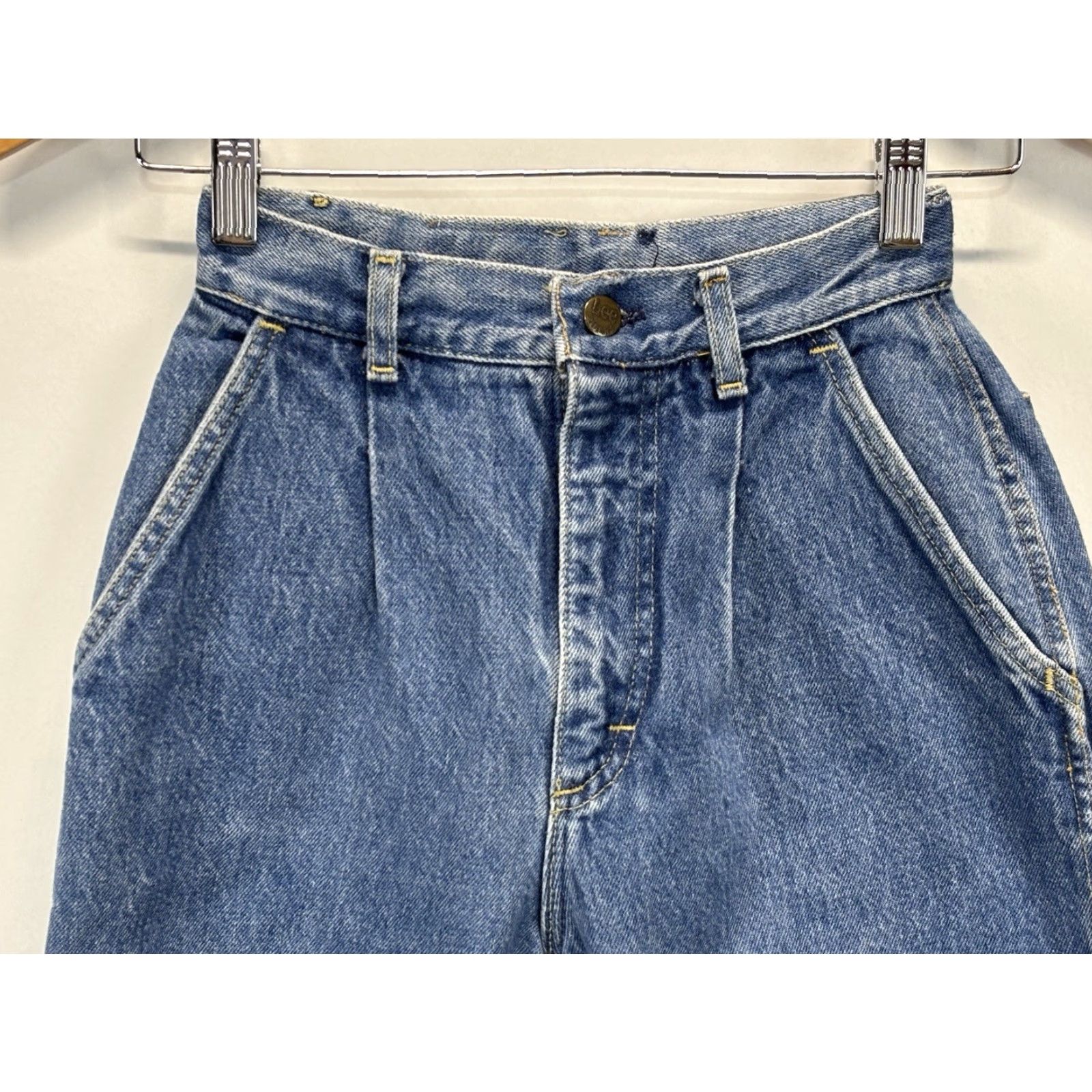 Lee VINTAGE Lee Jeans Womens 5 Yoke Front Mom Baggy Fit Pleated Denim Jeans 1980s USA Made US Size 5 Bottoms 27 Inseam Blue Womens Size 27" / US 4 / IT 40 - 2 Thumbnail