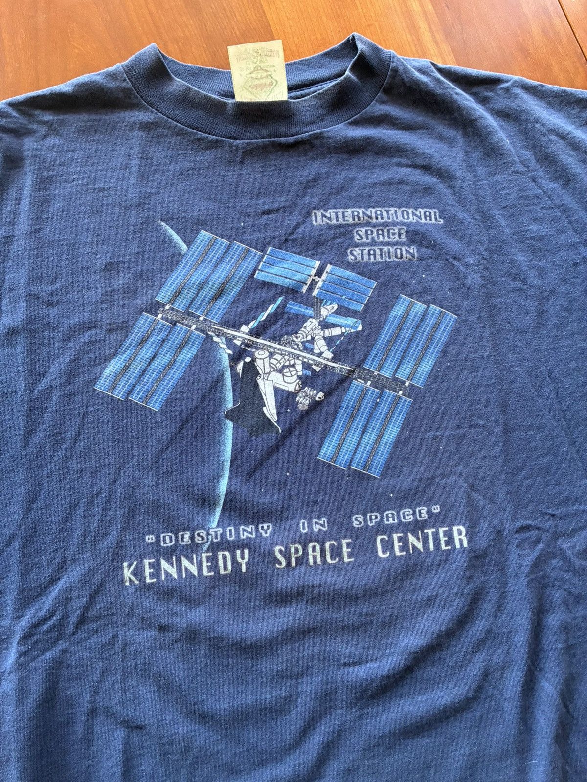 Vintage Vintage 90s Space Station tee shirt Size US XL / EU 56 / 4 - 2 Thumbnail