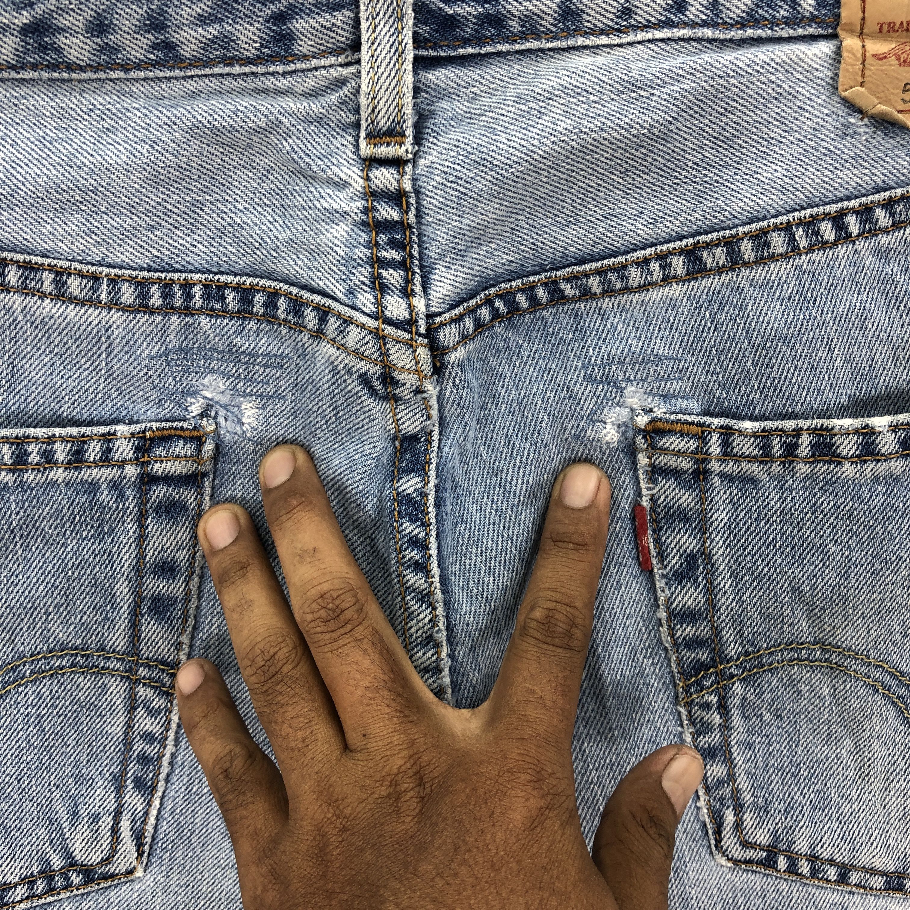 Levi's Vintage Levis 550 Distressed Jeans Levi's Light Wash Denim Size US 32 / EU 48 - 6 Thumbnail