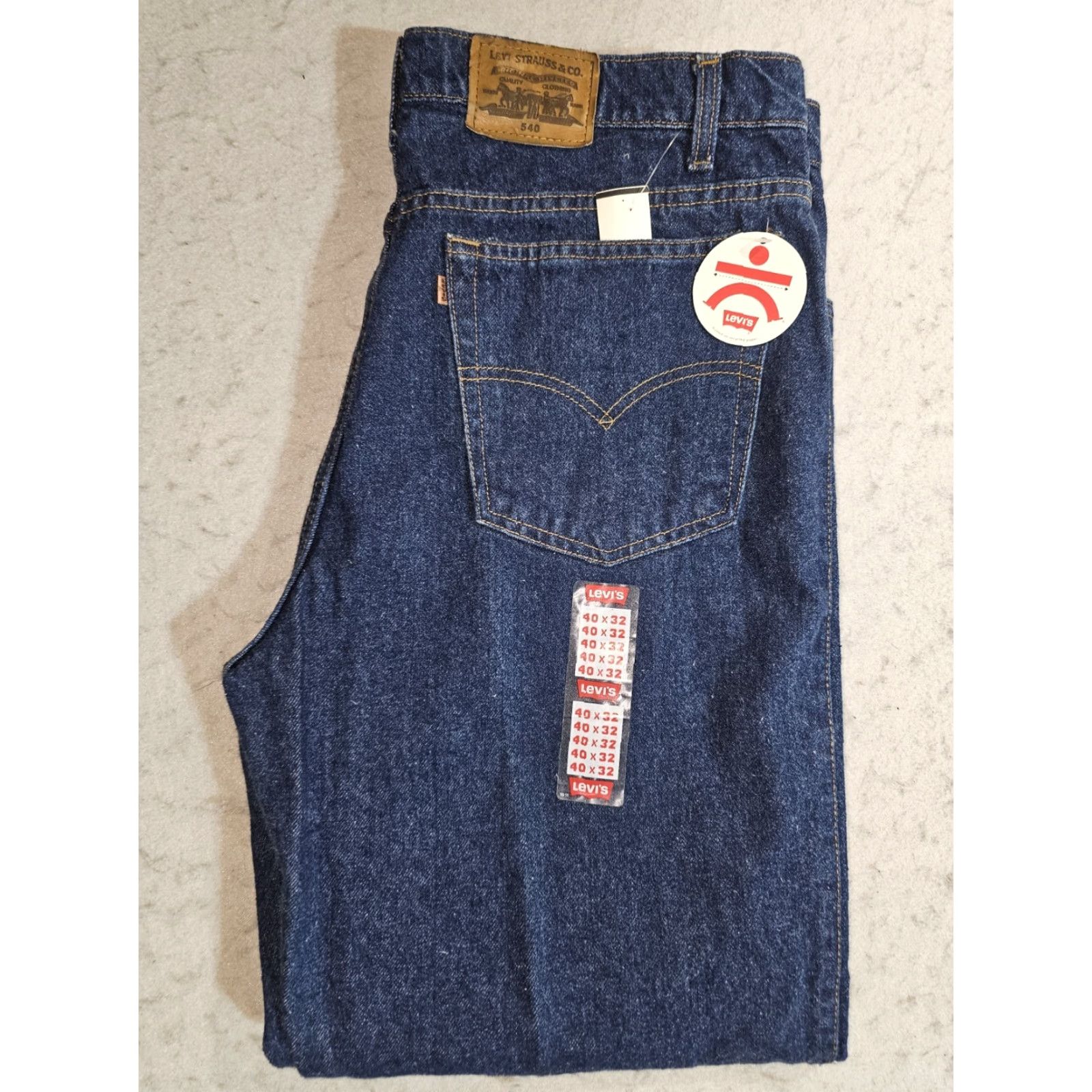 Levi's VINTAGE Levi's 540 Signature Relaxed Fit Jeans 40x32 Mens Blue Medium Wash 5-Pocket Design United States USA Distressed No Size US 40 / EU 56 - 2 Thumbnail