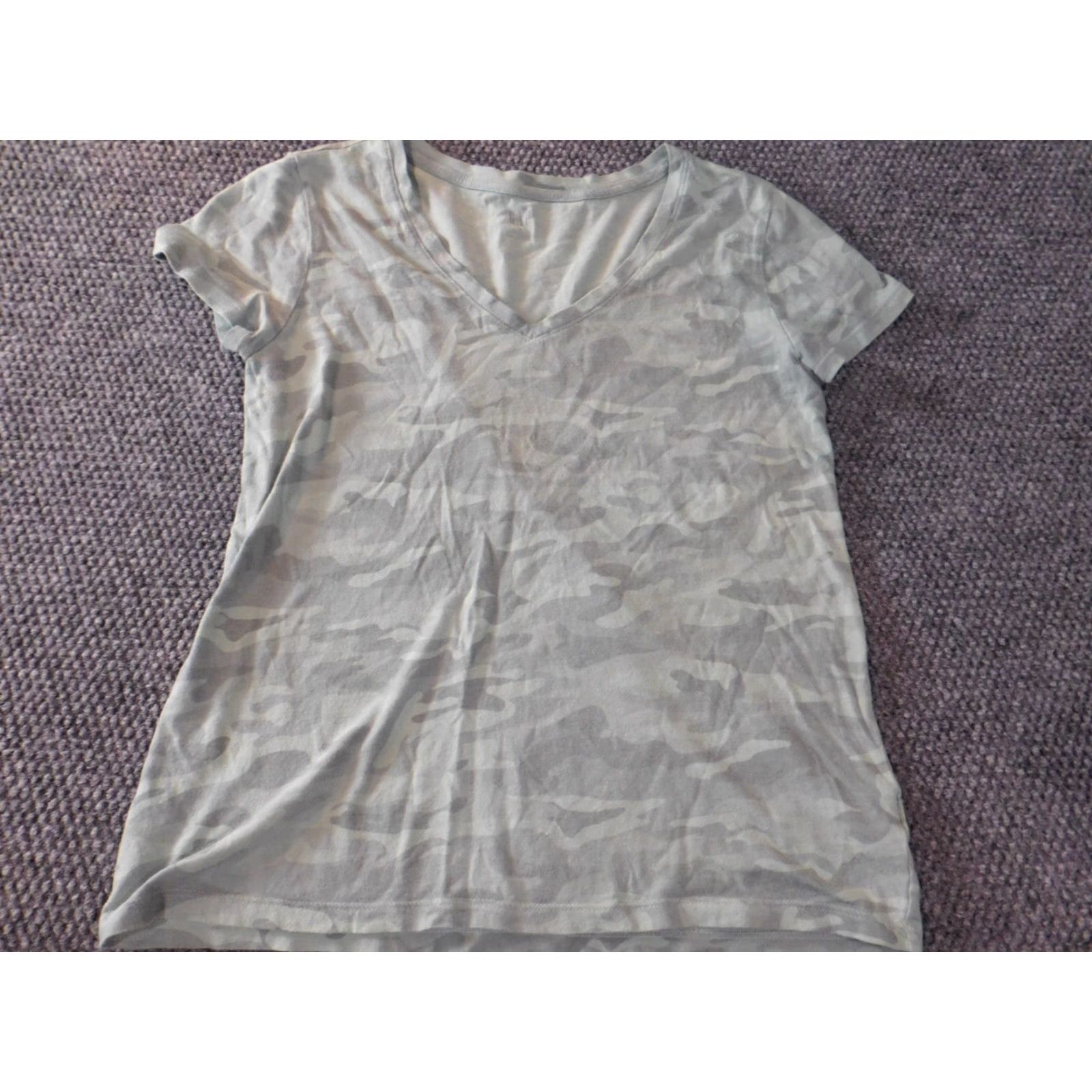 Gap Gap Shirt Women's M Green Camo Top Tee Casual Blouse Denim Cotton V-Neck Pullover Long Sleeve Cap Accent Button Regular fit - Mens? (End with Womens) Size M / US 6-8 / IT 42-44 - 2 Thumbnail