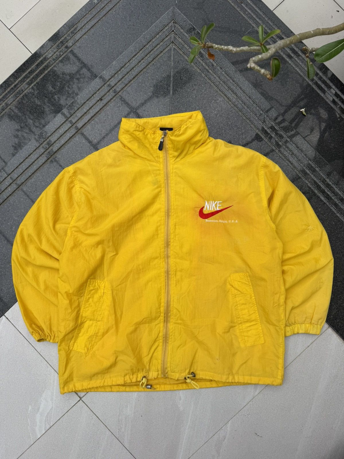 Vintage 90’s NIKE RARE SWOOSH LOGO Y2K RETROVINTAGE NYLON ZIP JQCKET Size US M / EU 48-50 / 2 - 3 Thumbnail