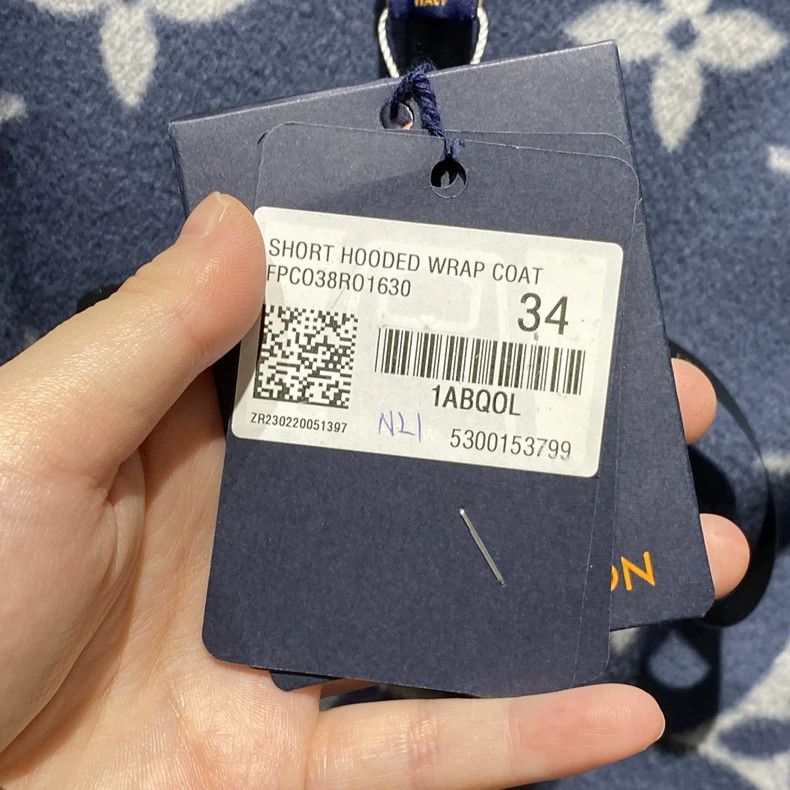 Louis Vuitton Louis Vuitton Blue and white big old flower full print bat Size XXS / US 00 / IT 34 - 6 Thumbnail