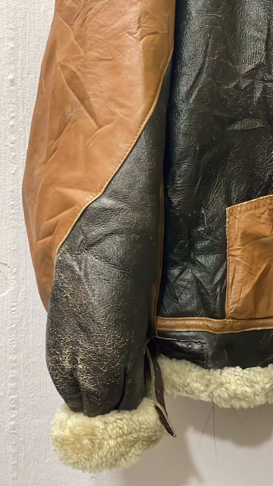Vintage vintage brown leather jacket is a B-3 bomber flight jacket, Size US L / EU 52-54 / 3 - 3 Thumbnail