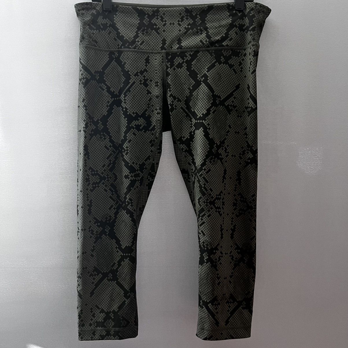 Lululemon Lululemon Wunder Under Crop Leggings Size 34" / US 12 / IT 48 - 1 Thumbnail