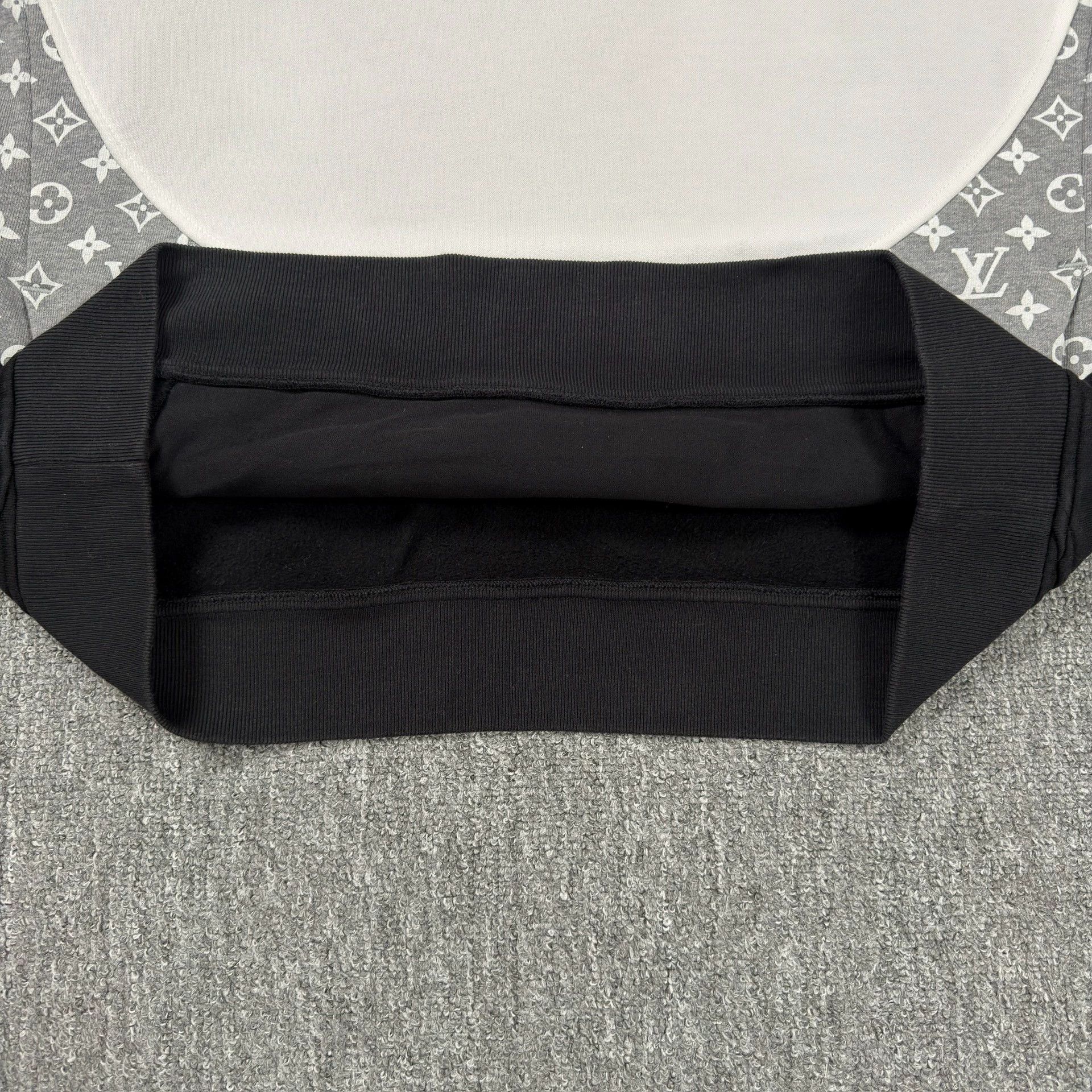 Louis Vuitton LV Circumferential Print White Hooded Sweatshirt Size M / US 6-8 / IT 42-44 - 5 Thumbnail