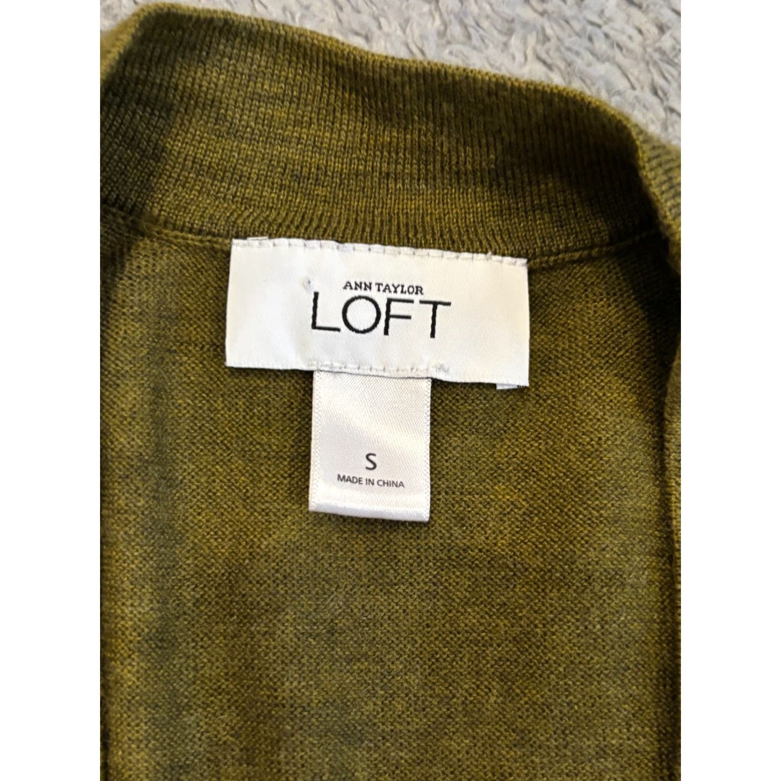 Loft VINTAGE? No. Ann Taylor Loft Cardigan Sweater Womens S Merino Wool Blend Green V Neck Knit Casual Fall Winter Spring Regular 1990s Womens Size S / US 4 / IT 40 - 2 Thumbnail
