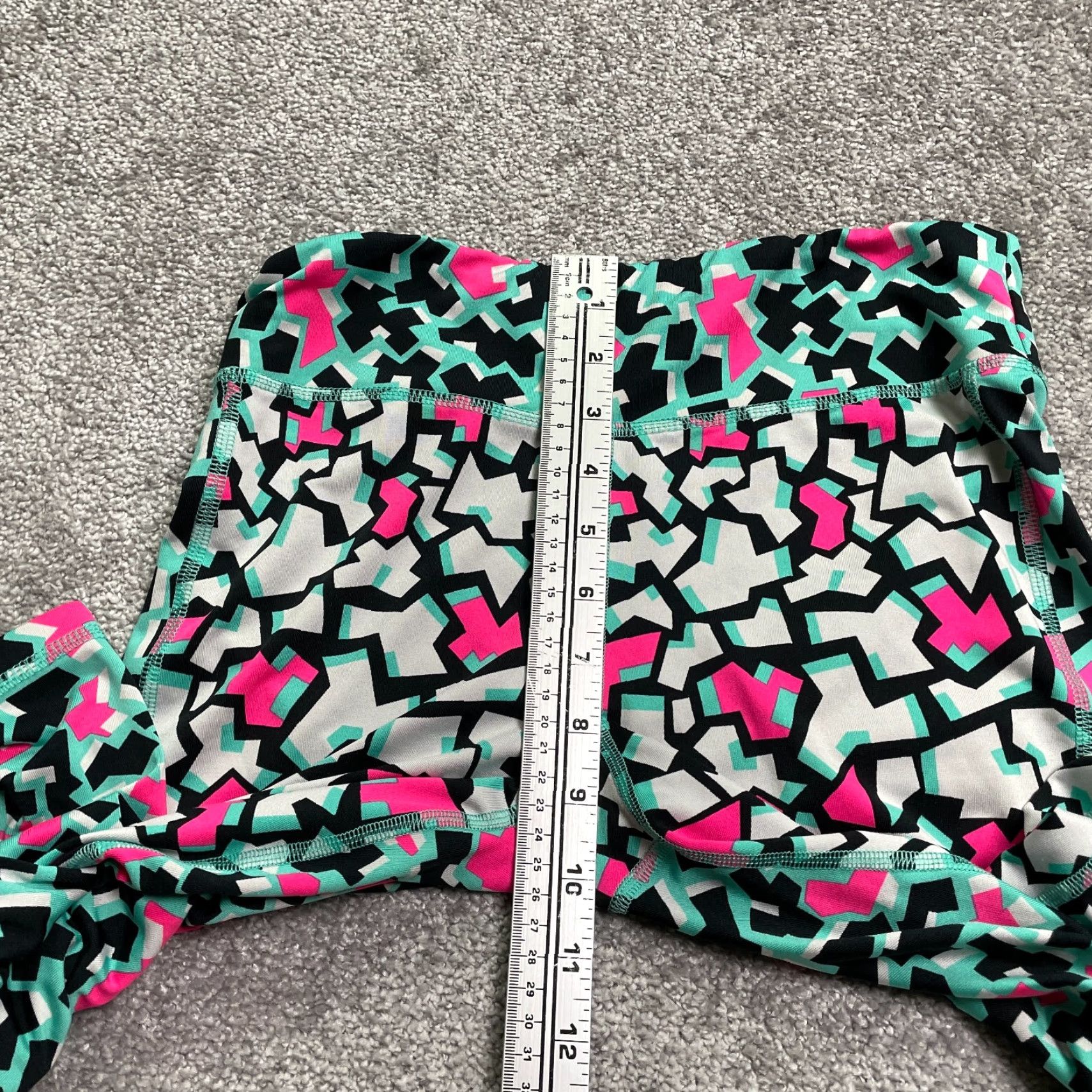 Olive LIVE LOVE DREAM Compression Leggings Womens M Multicolor Geometric 26x20 Athletic Pattern Geometric, Leggings, Activewear Womens Size 32" / US 10 / IT 46 - 6 Thumbnail