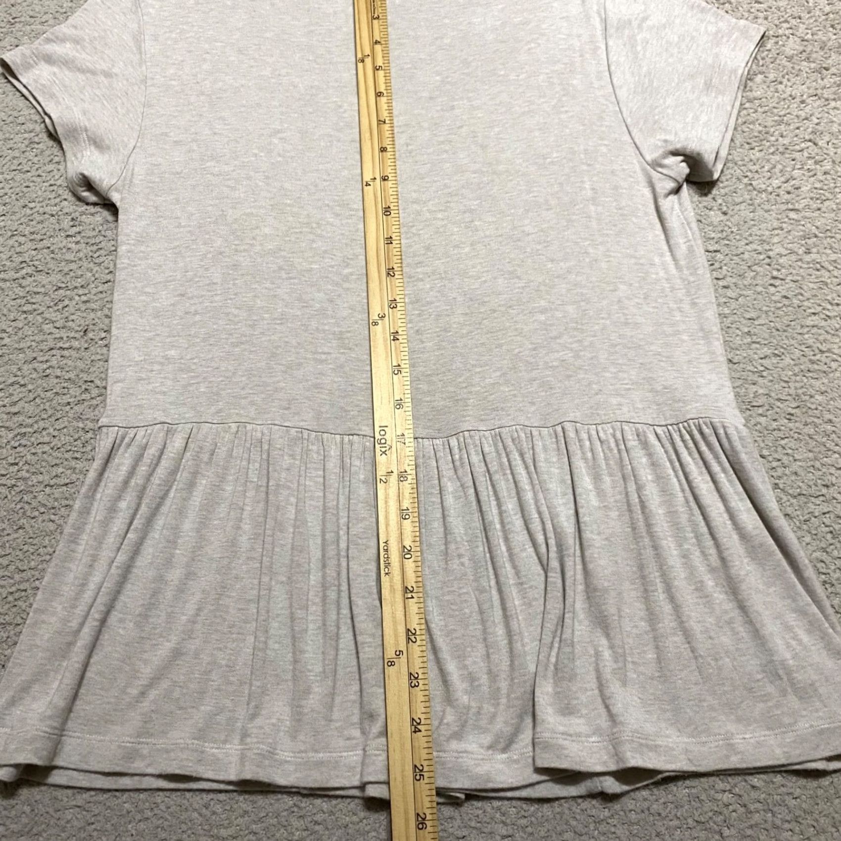 Vintage CAbi Shirt Blouse Gray Round Neck Ruffle Short Sleeve Small Women's Knit Polyester Rayon Regular XS? Size S / US 4 / IT 40 - 7 Thumbnail