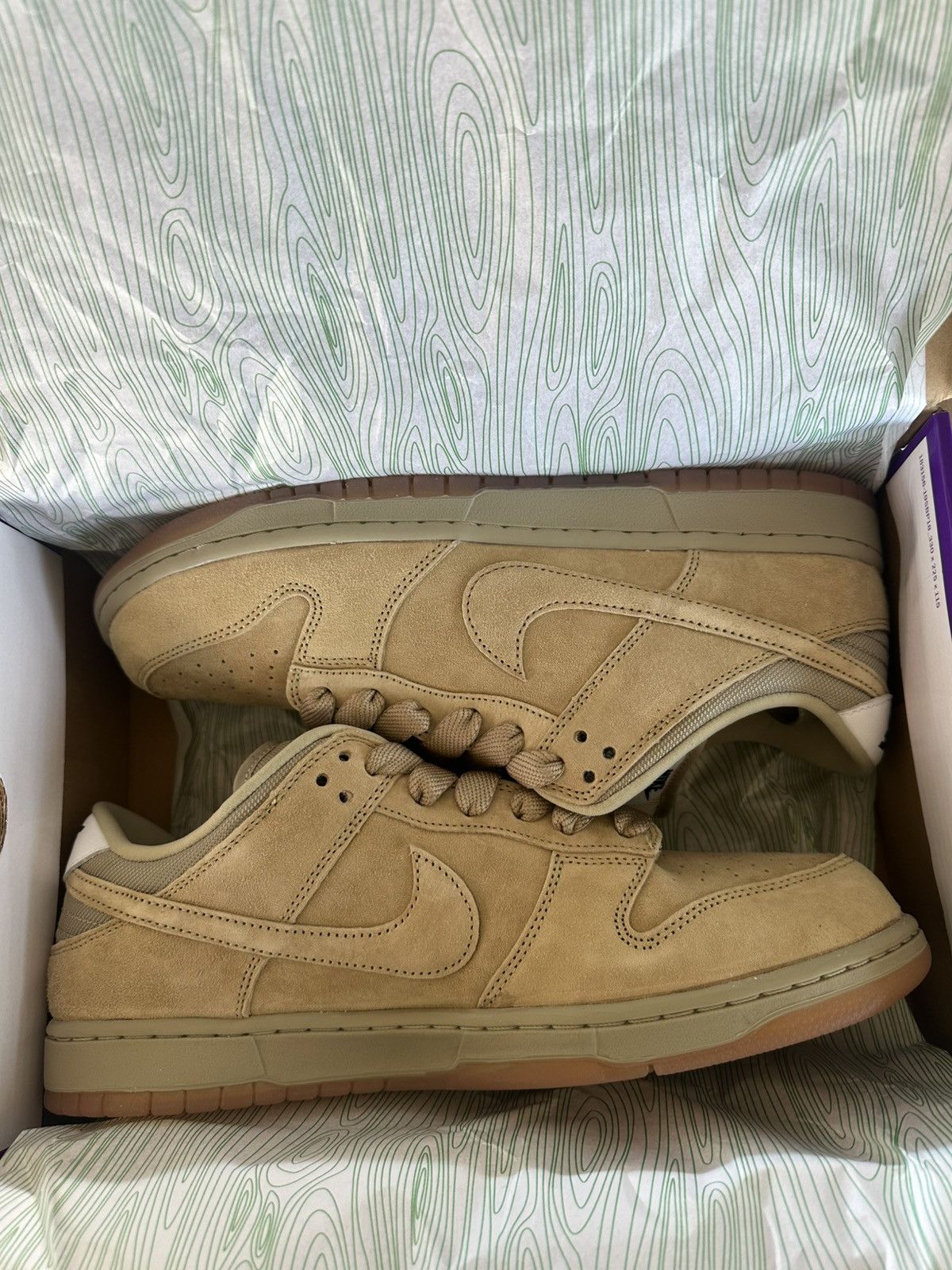 Nike SB Nike SB Dunk Low Pro B Parachute Beige Size US 11.5 / EU 44-45 - 2 Thumbnail