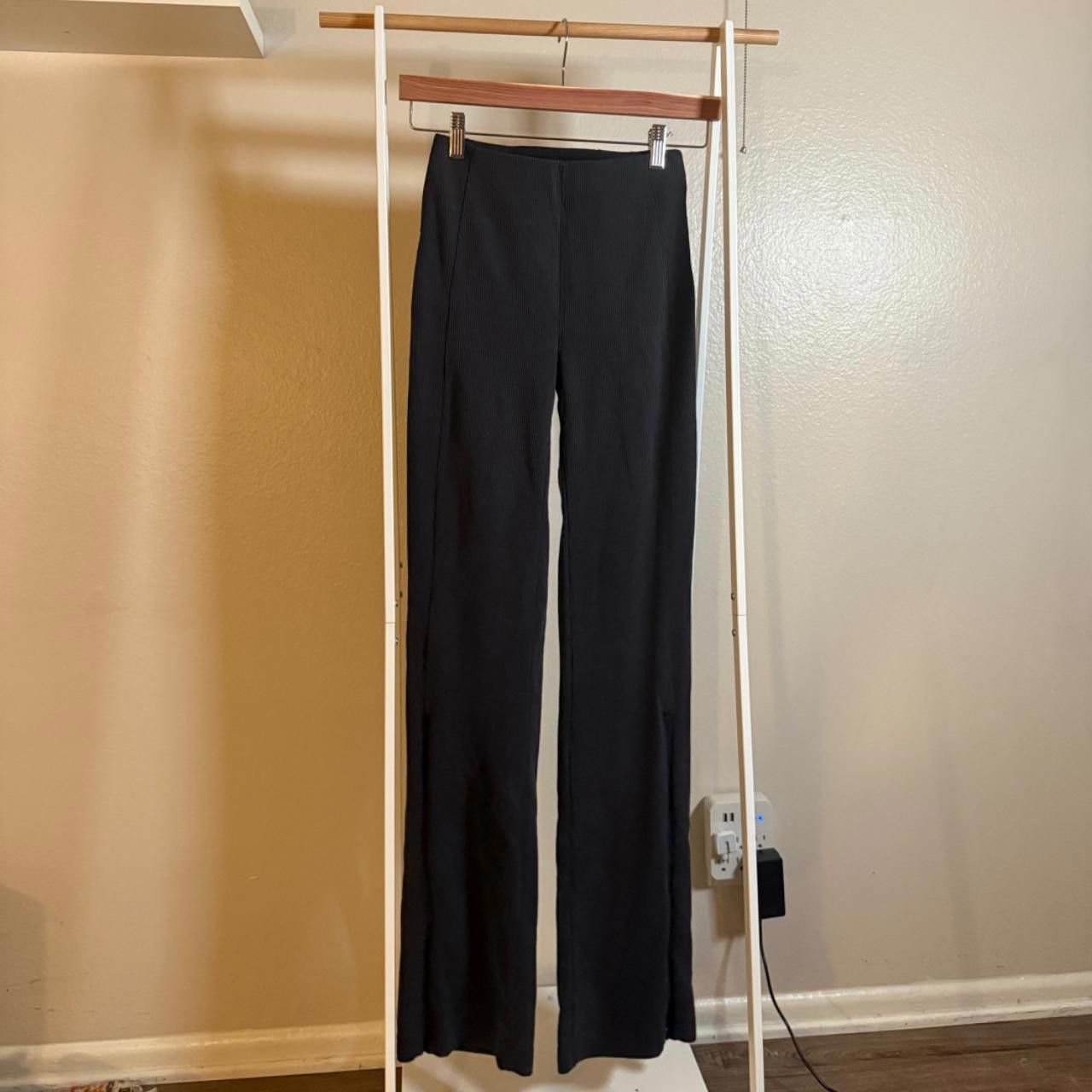 Designer LULULEMON black ribbed zip-flared pants Size 26" / US 2 / IT 38 - 2 Thumbnail