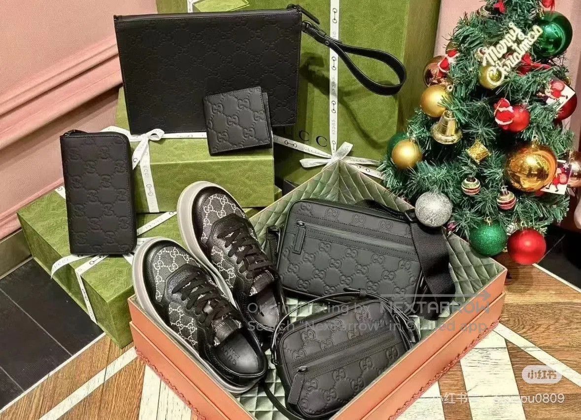 Gucci Gucci Black Embossed Logo Camera Bag. Size ONE SIZE - 9 Thumbnail