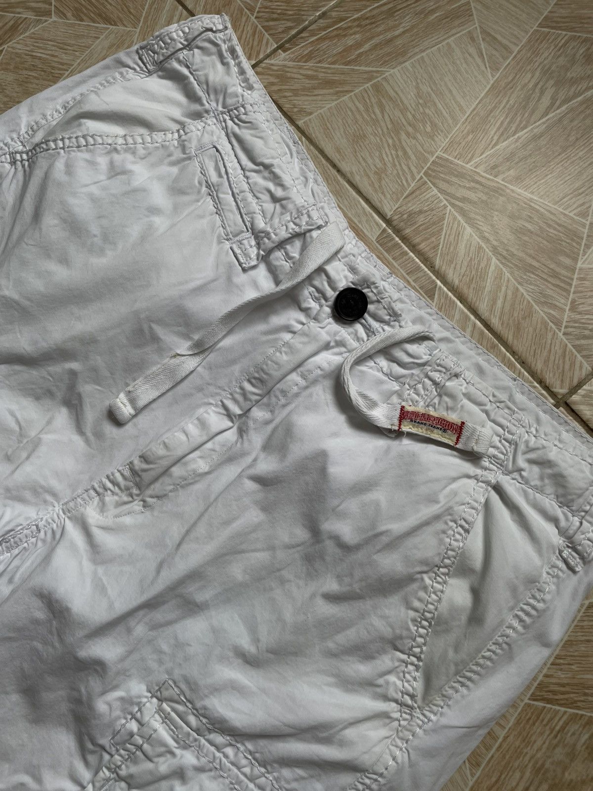 True Religion True Religion Cargo Shorts White 34 Embroidered Seams Logo Size US 34 / EU 50 - 2 Thumbnail
