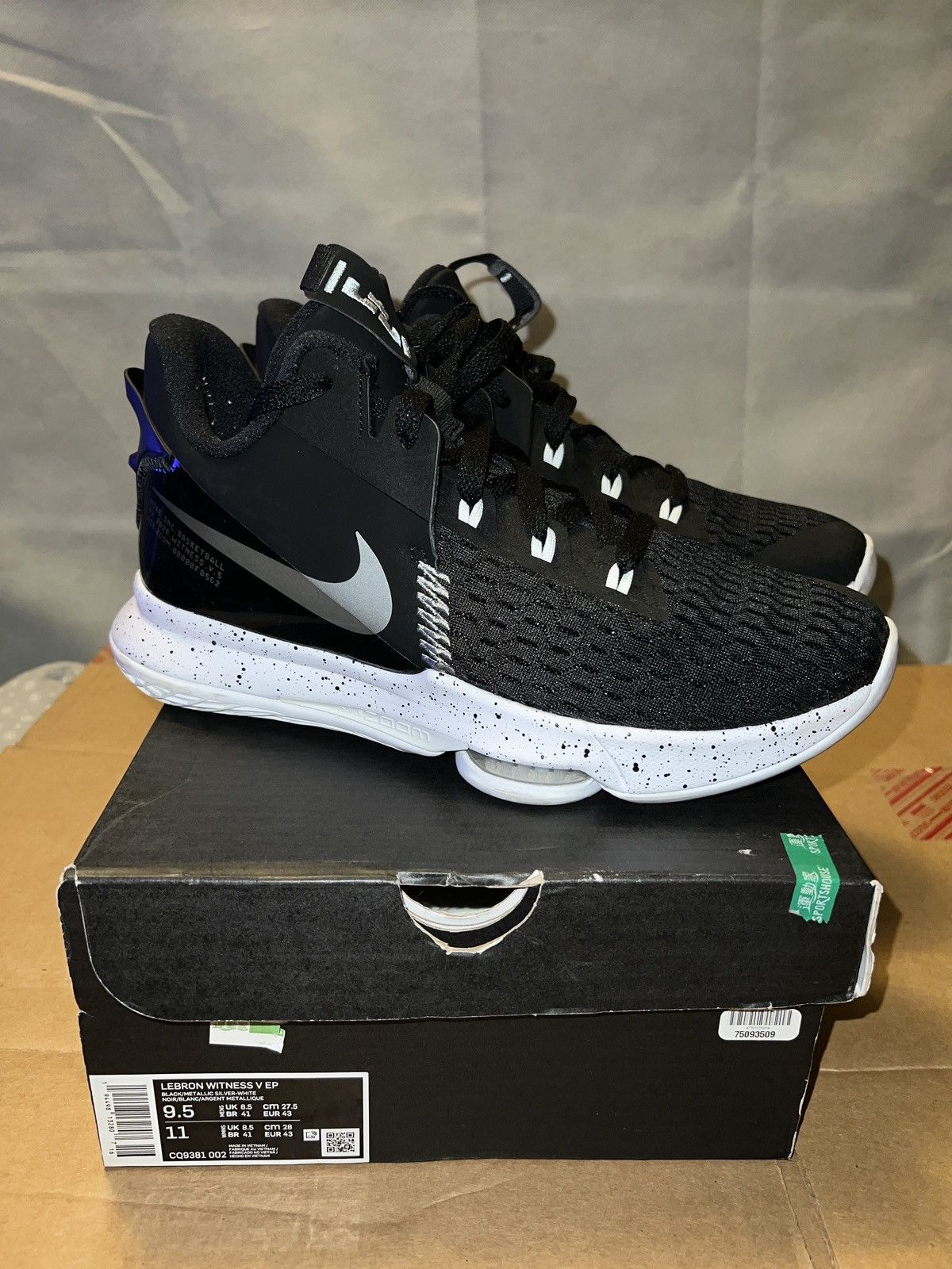 image of Jordan Nike Lebron Witness 5 Ep Basketball Shoes - Black/white, Men's (Size 9.5)