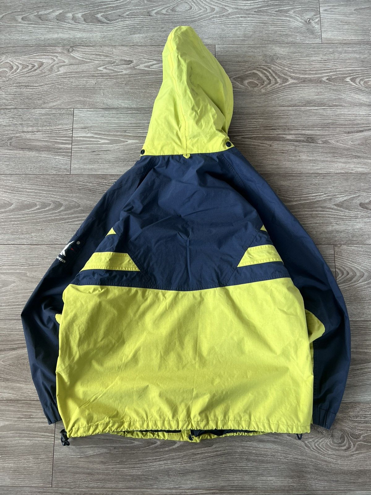 Helly Hansen × Vintage Vintage Helly Hansen Central Logo Yachting Patch Tech Jacket Size US M / EU 48-50 / 2 - 14 Thumbnail