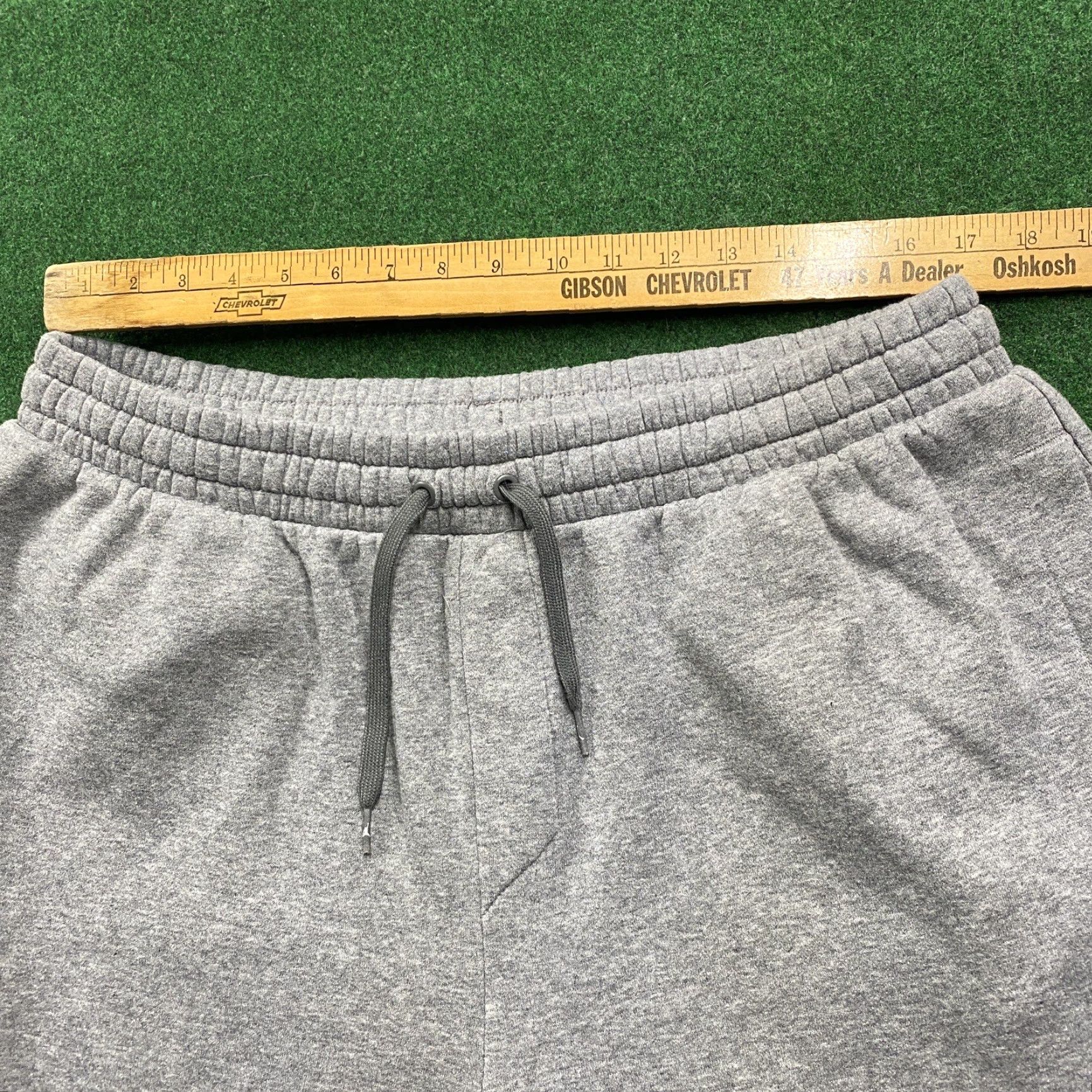 Jordan Brand VINTAGE Jordan Sweatpants Mens XL Gray Y2K Baggy Track Pants Joggers FITS 36x28 Size US 36 / EU 52 - 5 Thumbnail