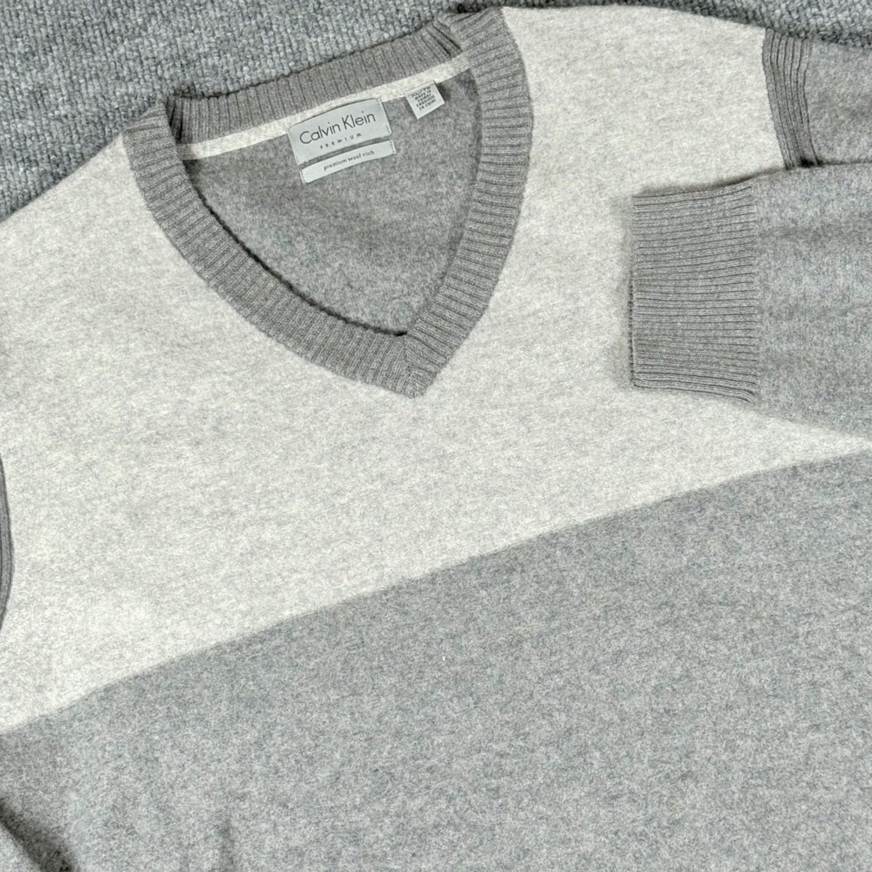 Calvin Klein Calvin Klein Premium Lambswool V-Neck Sweater Mens XL Gray Color Block Pullover Knitwear Casual Dressy Size US XL / EU 56 / 4 - 2 Thumbnail