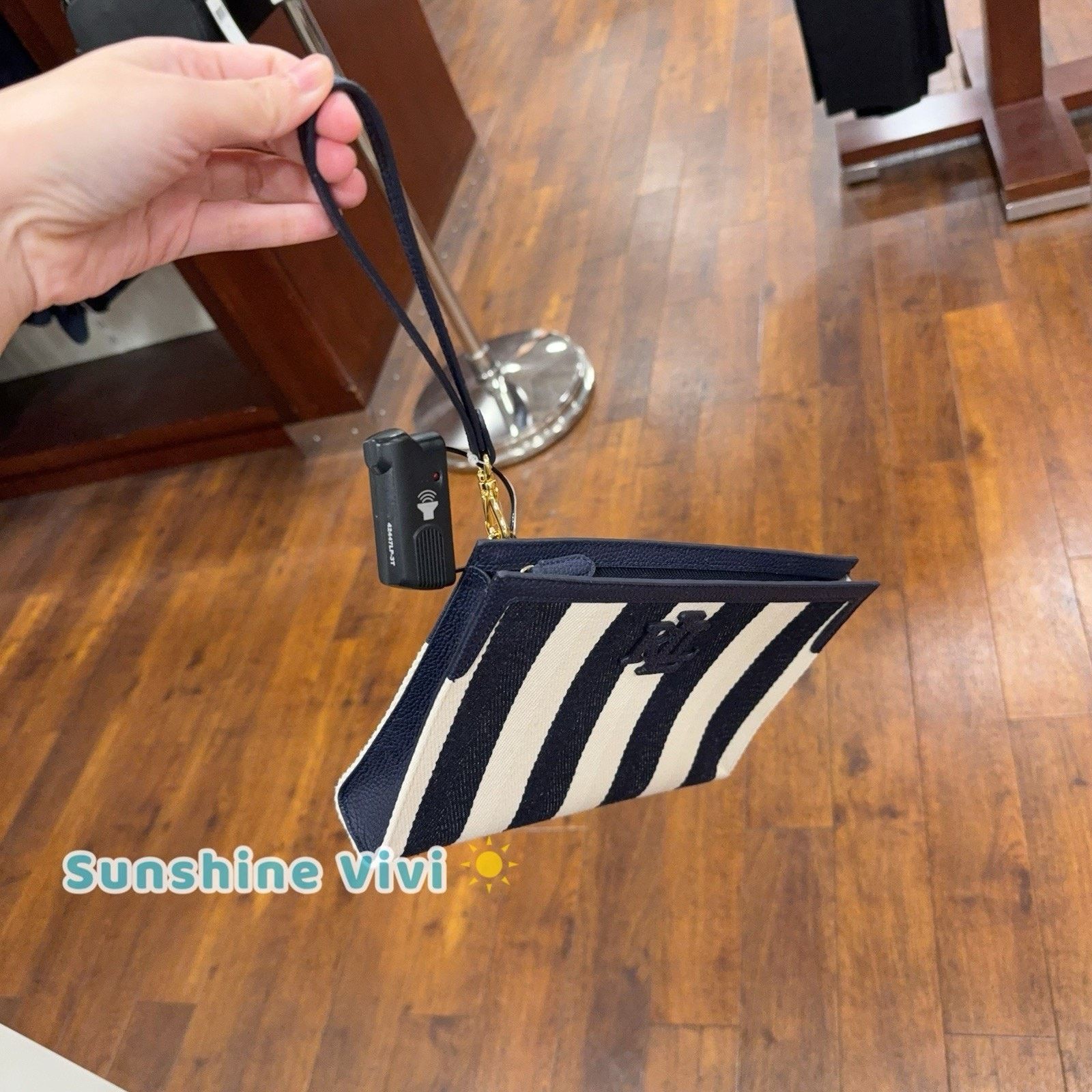 Lauren Ralph Lauren NWT Ralph Lauren Striped Herringbone Large Adley Pouch Navy Size ONE SIZE - 6 Thumbnail