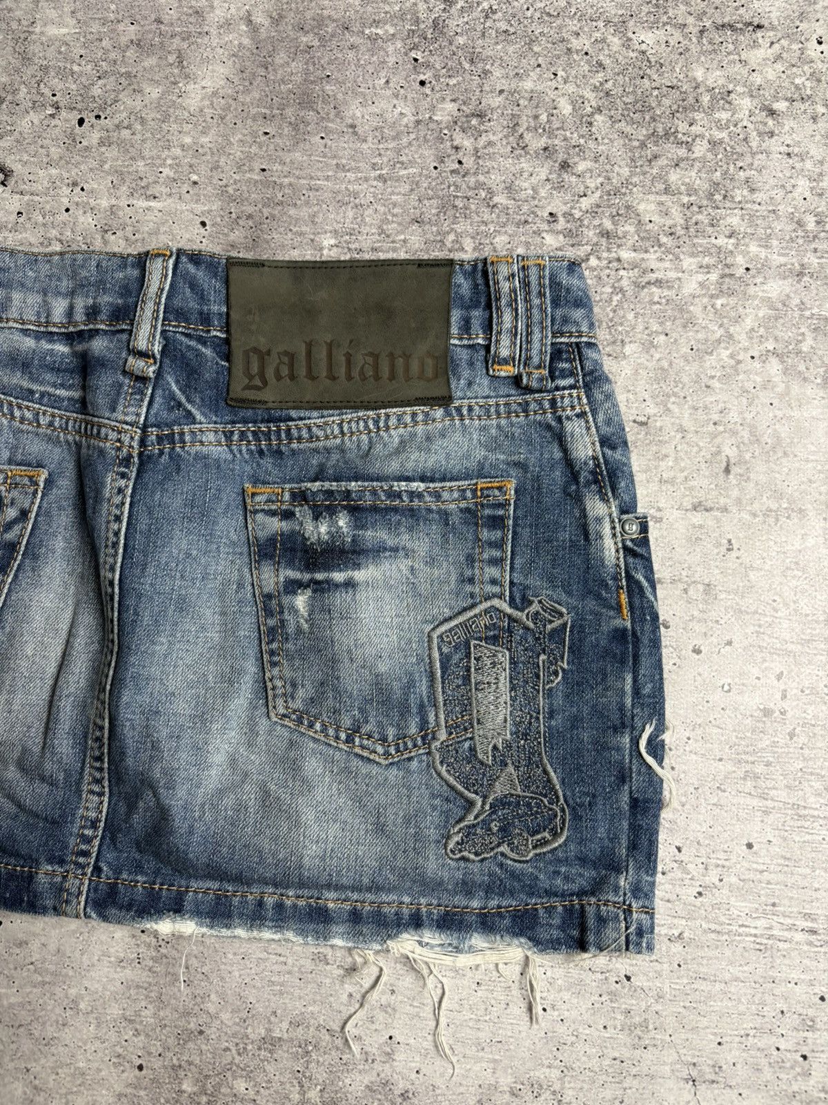 John Galliano John Galliano Avant Garde Skirt Size 28" / US 6 / IT 42 - 6 Thumbnail