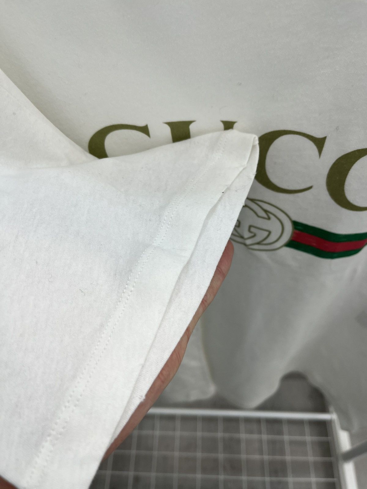 Gucci Gucci Belt Logo Distressed Cotton Light Tee T-shirt Size US L / EU 52-54 / 3 - 4 Thumbnail