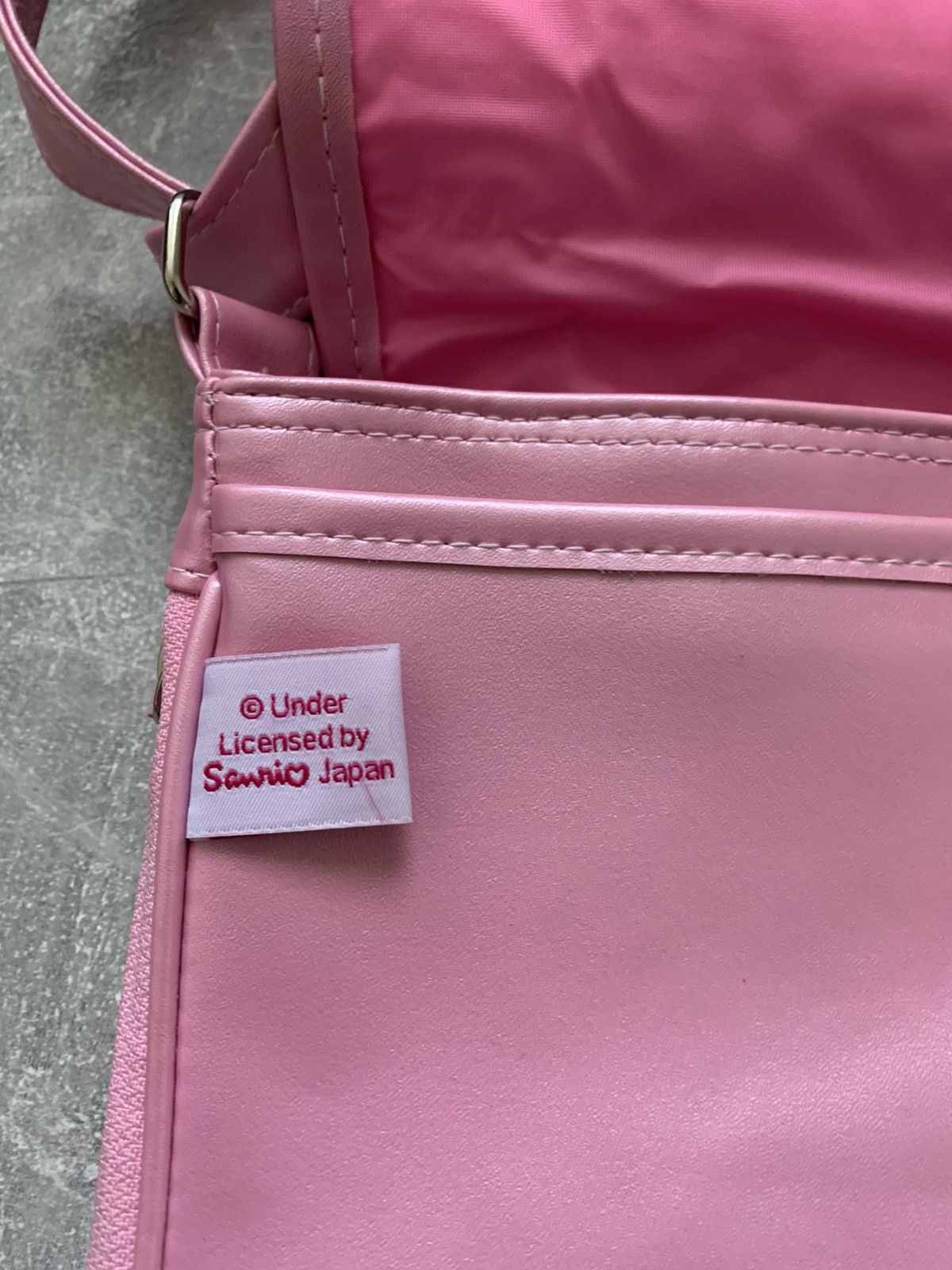 Anime × Japanese Brand SICK🔥Hello Kitty Crossbody Sling Bag Size ONE SIZE - 4 Thumbnail
