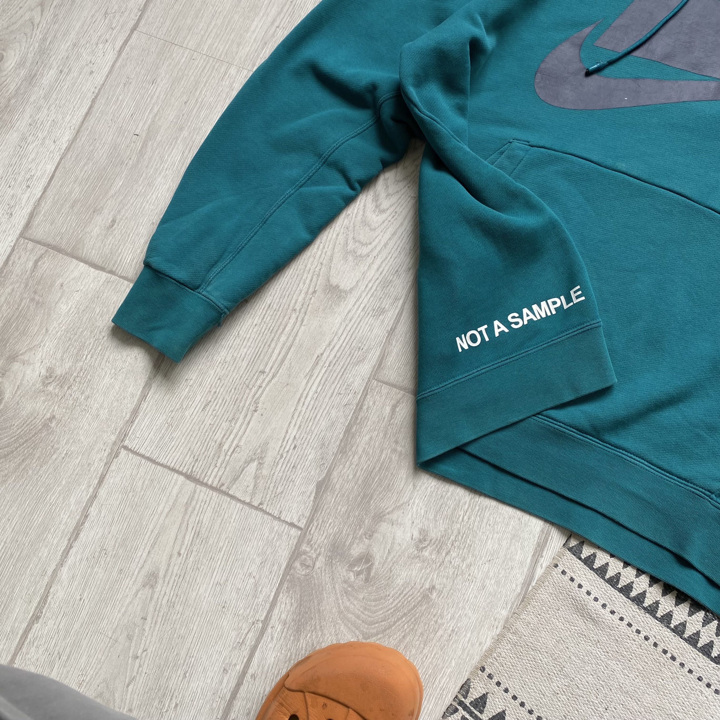 Nike 🛹 Skater Nike boxy hoodie Center logo Swoosh. not a semple Size US L / EU 52-54 / 3 - 9 Thumbnail