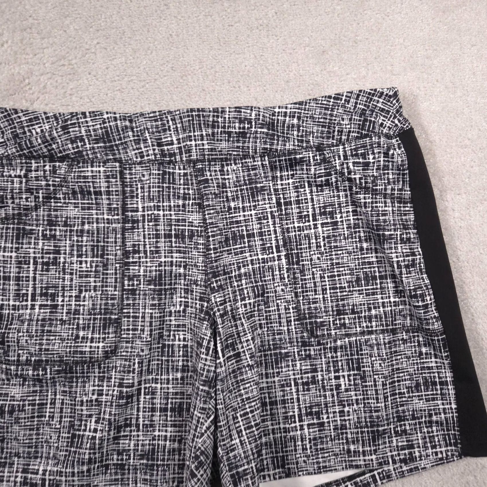 Lands' End Lands' End Cargo Shorts Womens Plus Size Black Geometric Print Swim 1X Size 40" / US 18 - 4 Thumbnail
