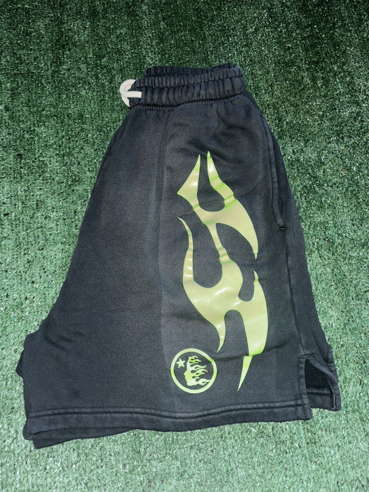 HELLSTAR Hellstar Black Green Flame Shorts Size US 32 / EU 48 - 2 Thumbnail