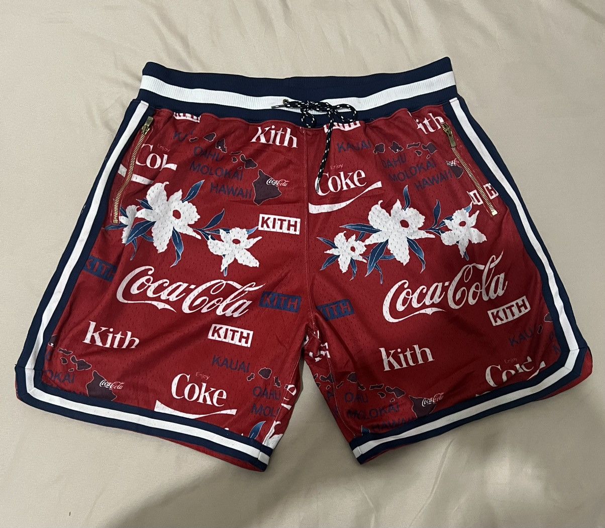 Coca Cola × Kith KITH x Coca cola x Mitchell & Ness red Size US 34 / EU 50 - 1 Thumbnail