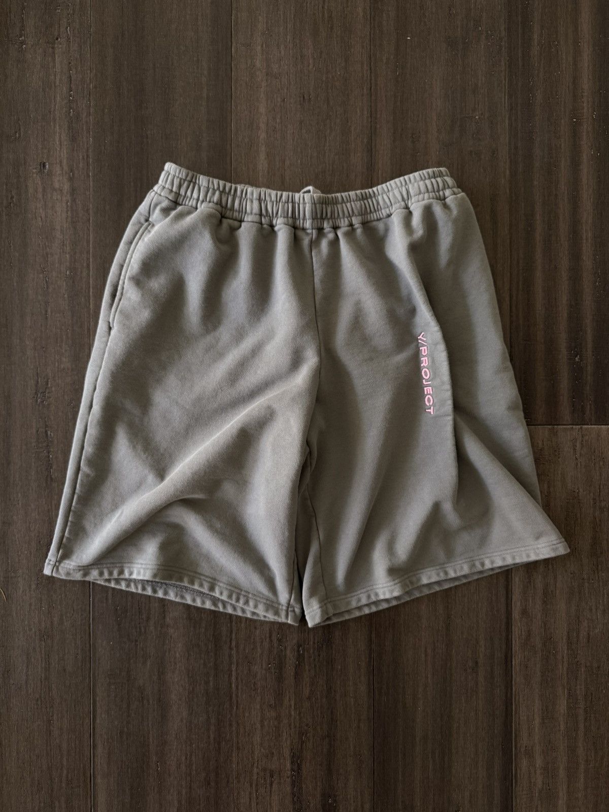 Y/Project Evergreen Pinched Log Shorts Grey/Pink Medium Size US 32 / EU 48 - 1 Thumbnail