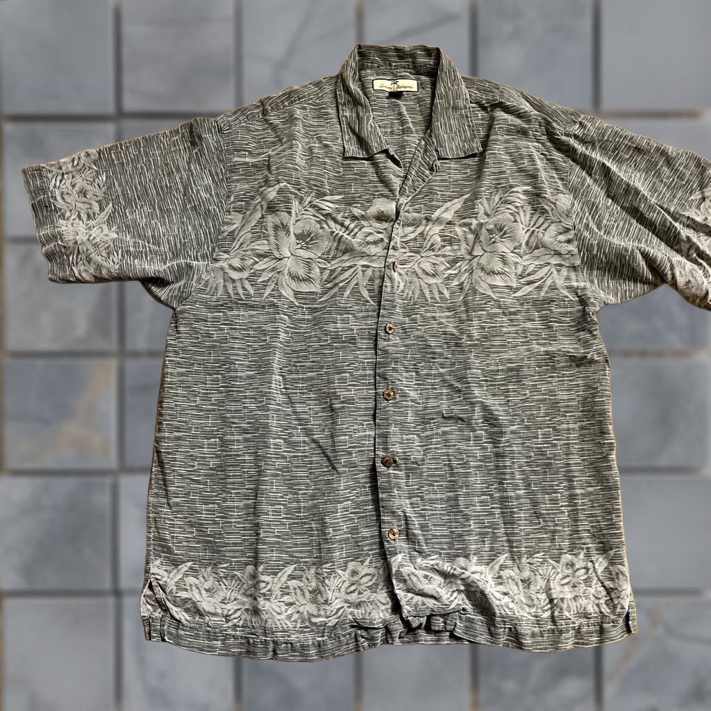 Tommy Bahama Tommy Bahama Shirt Mens Large Silk Hawaiian Gray Short Sleeve Button L Mens Size US L / EU 52-54 / 3 - 1 Thumbnail