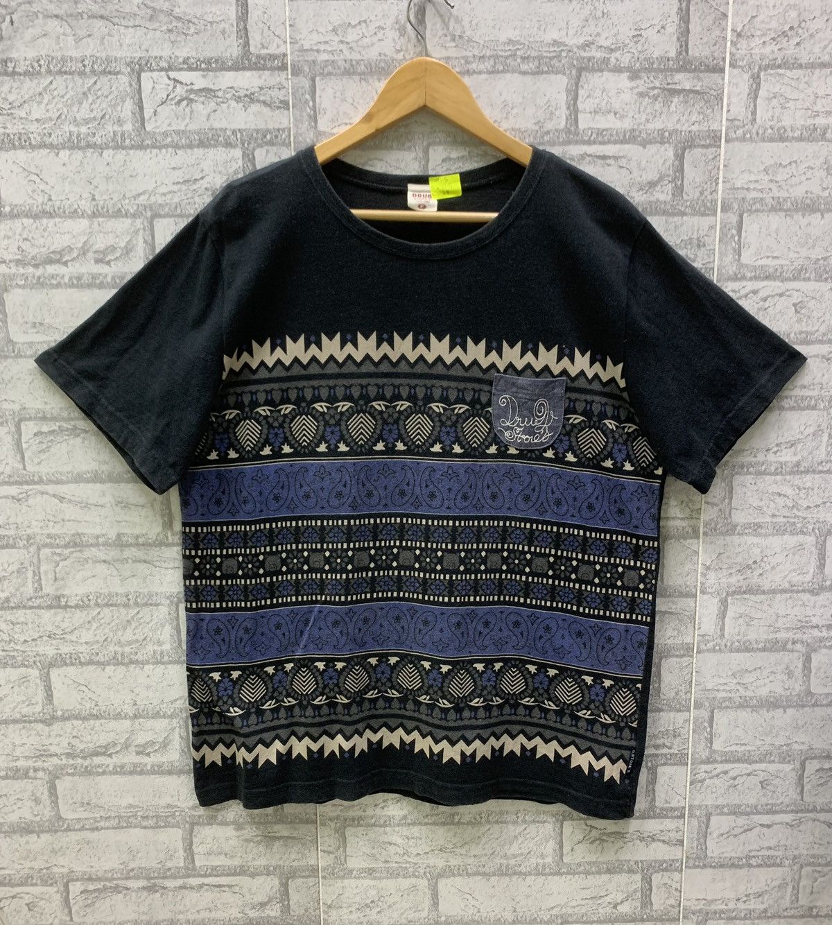 Japanese Brand Vintage Drug Stores Stripe Pocket T-shirts Size US L / EU 52-54 / 3 - 1 Thumbnail