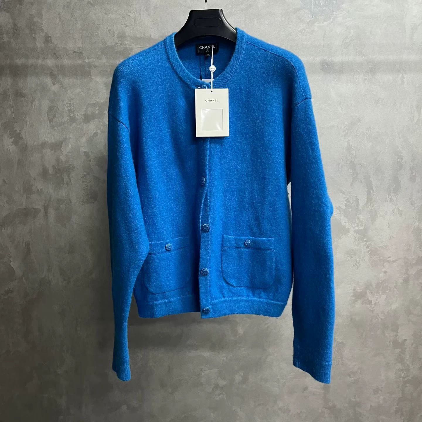 Chanel Chanel Knit Blue T-Shirt 42 Women Size M / US 6-8 / IT 42-44 - 1 Thumbnail