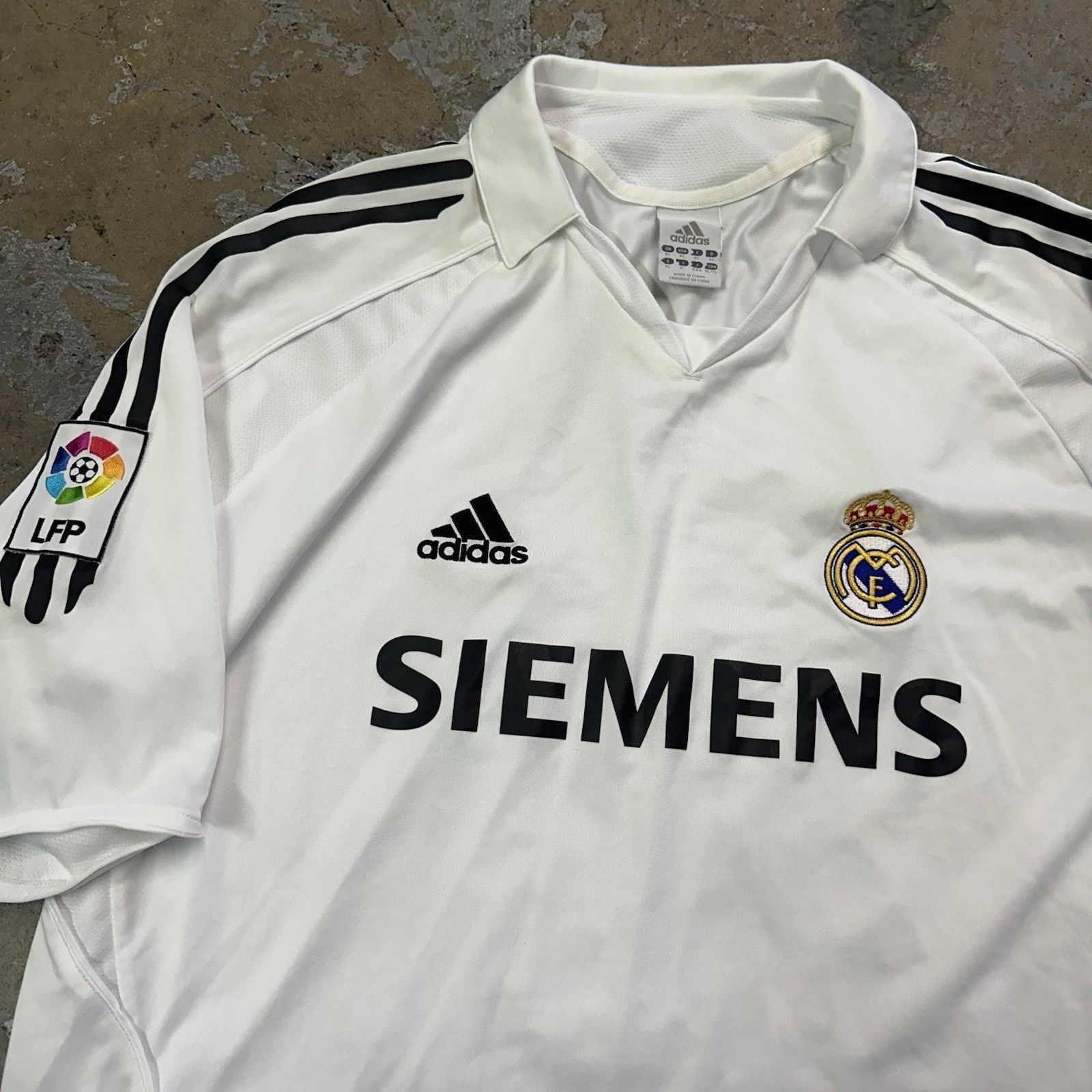 Adidas 2005 Adidas Real Madrid David Beckham Soccer Jersey Size US XL / EU 56 / 4 - 4 Thumbnail