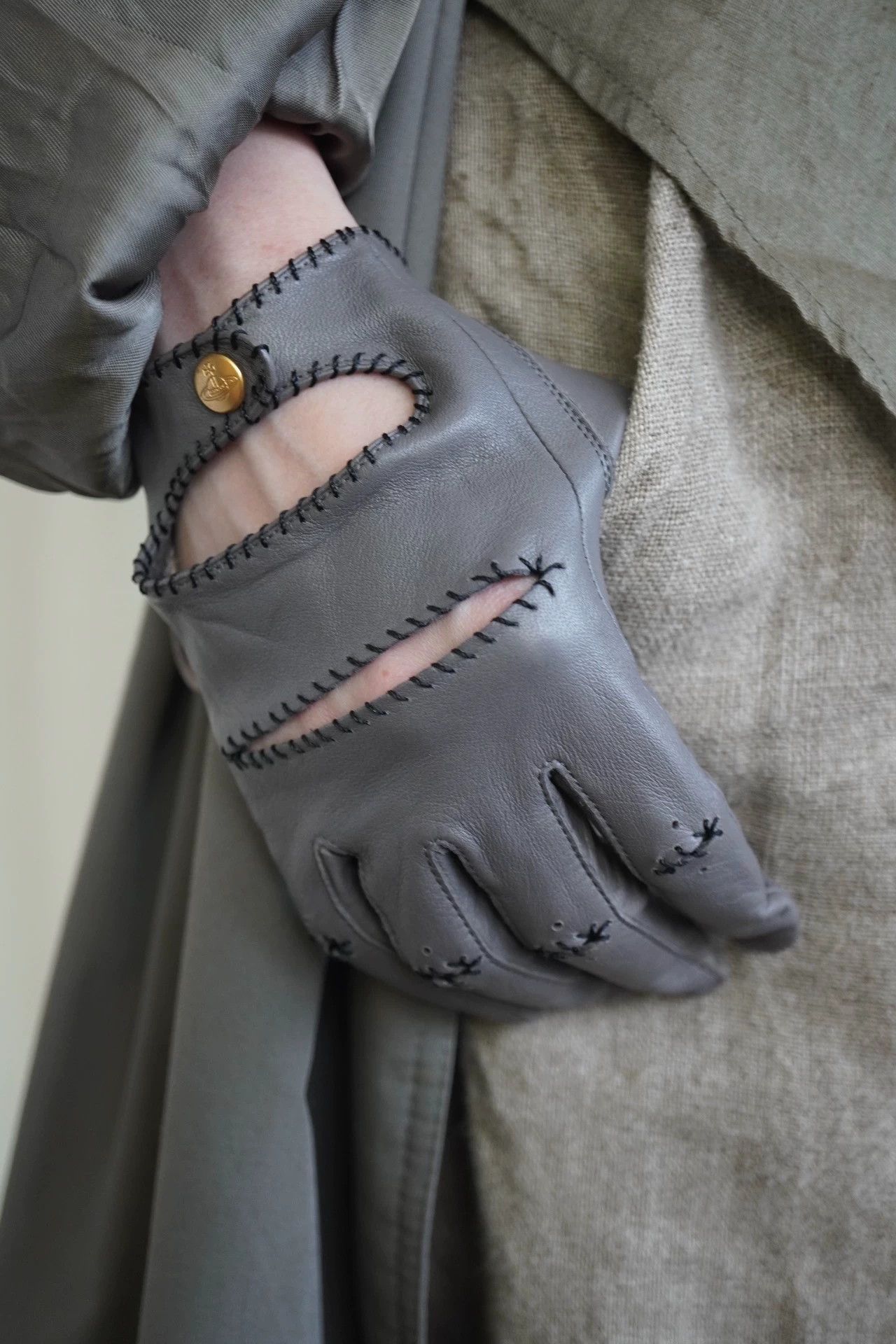 Vivienne Westwood Vivienne Westwood 2000s Cut Joint Leather Gloves Saturn Size ONE SIZE - 5 Thumbnail