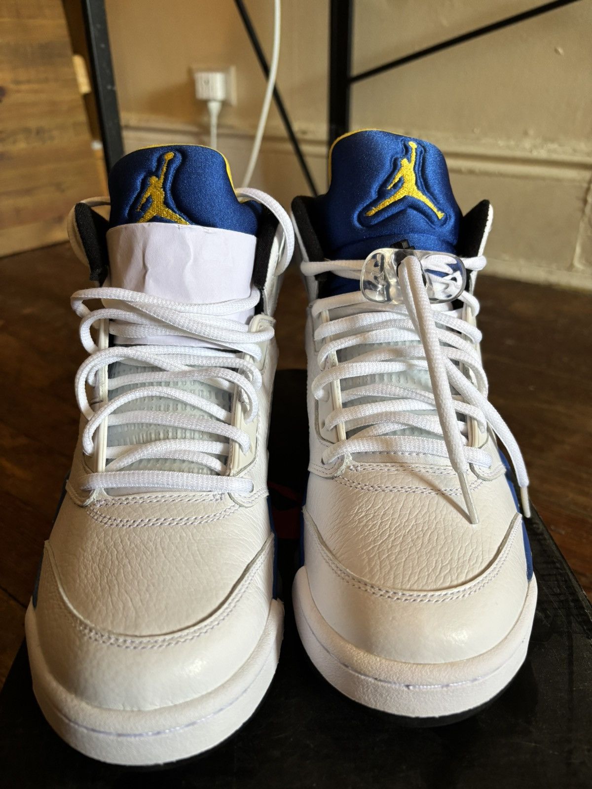 Nike Jordan Retro 5 Laneys Size US 7.5 / EU 40-41 - 6 Thumbnail
