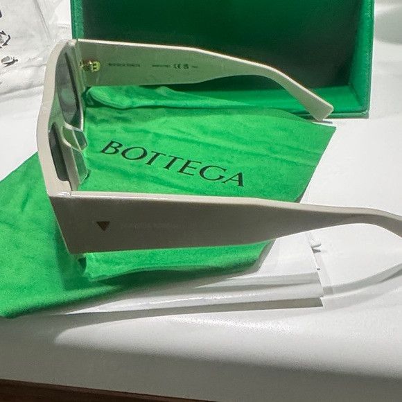 Bottega Veneta Bottega Veneta Cream and Black Sunglasses Size ONE SIZE - 10 Thumbnail
