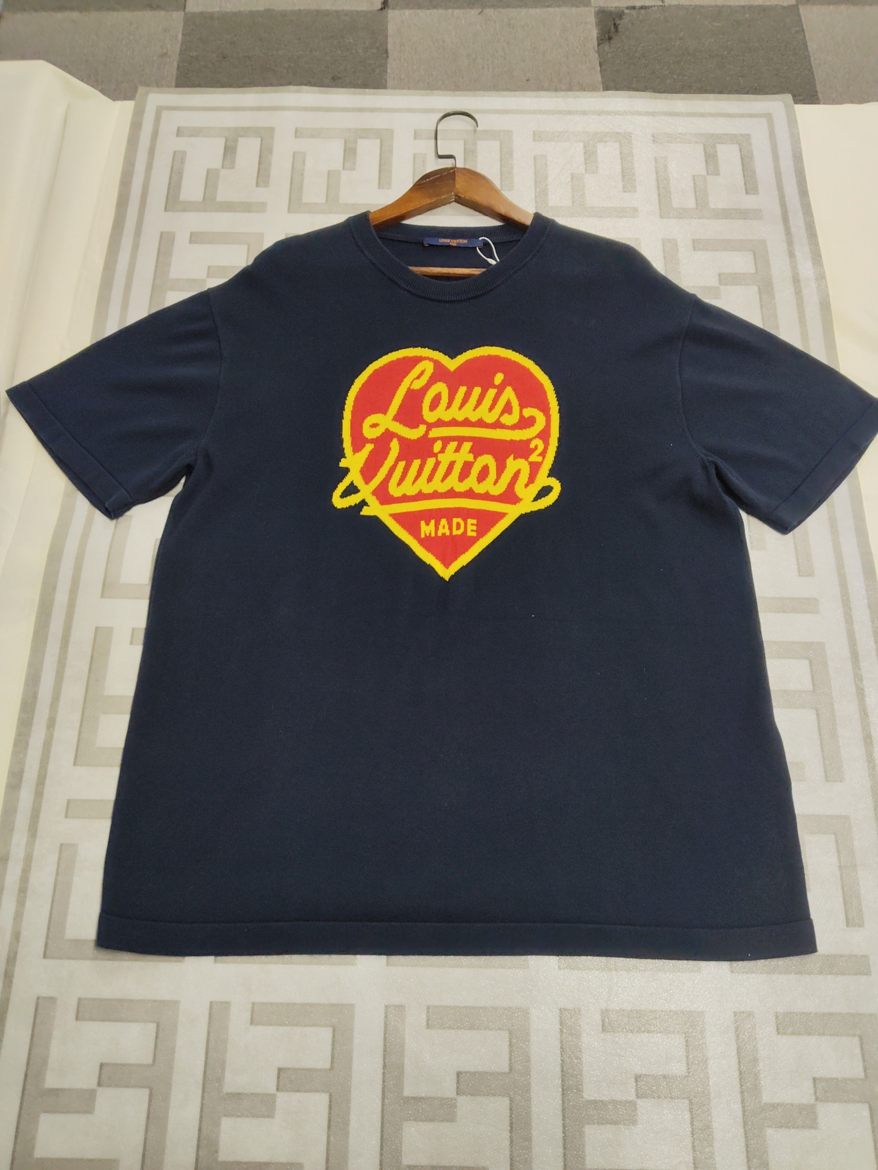 Louis Vuitton 平和と愛 Tシャツ Mサイズ Louis Vuitton Louis Vuitton Peace and Love T-shirt | Grailed