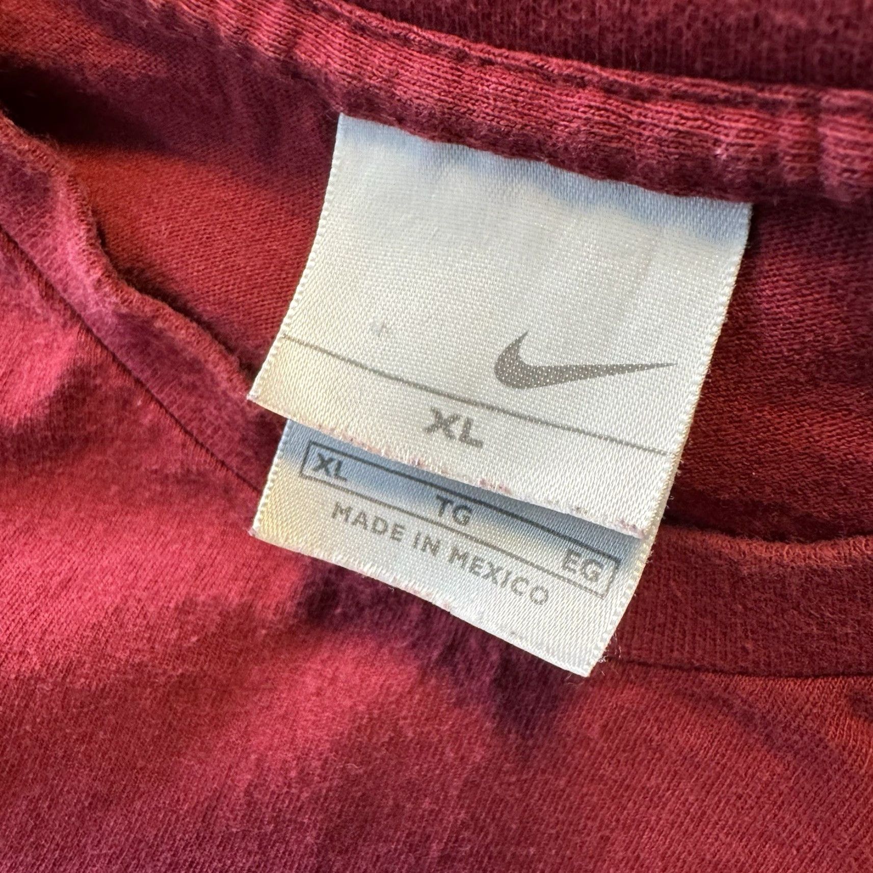 Nike VINTAGE Nike Embroidered Swoosh Red T Shirt XL Men Size US XL / EU 56 / 4 - 3 Thumbnail