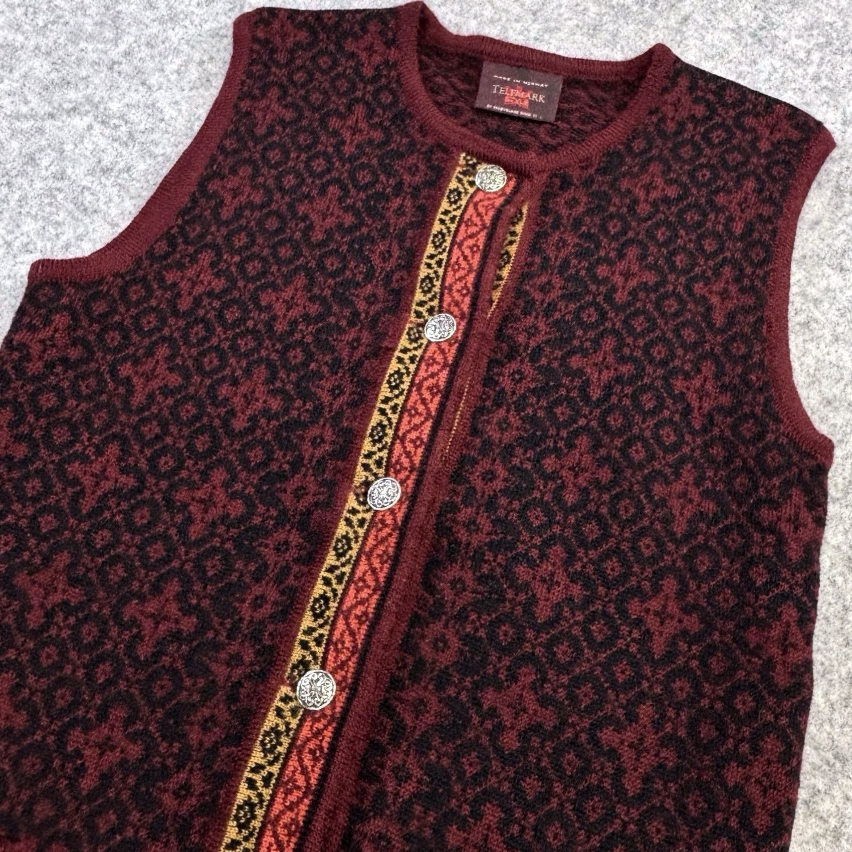 Vintage VINTAGE Telemark Nordic Wool Sleeveless Jumper Women’s Large Red Multi Knit Patterned Round Neck Cardigan Sleeveless, Velvet? Size L / US 10 / IT 46 - 5 Thumbnail