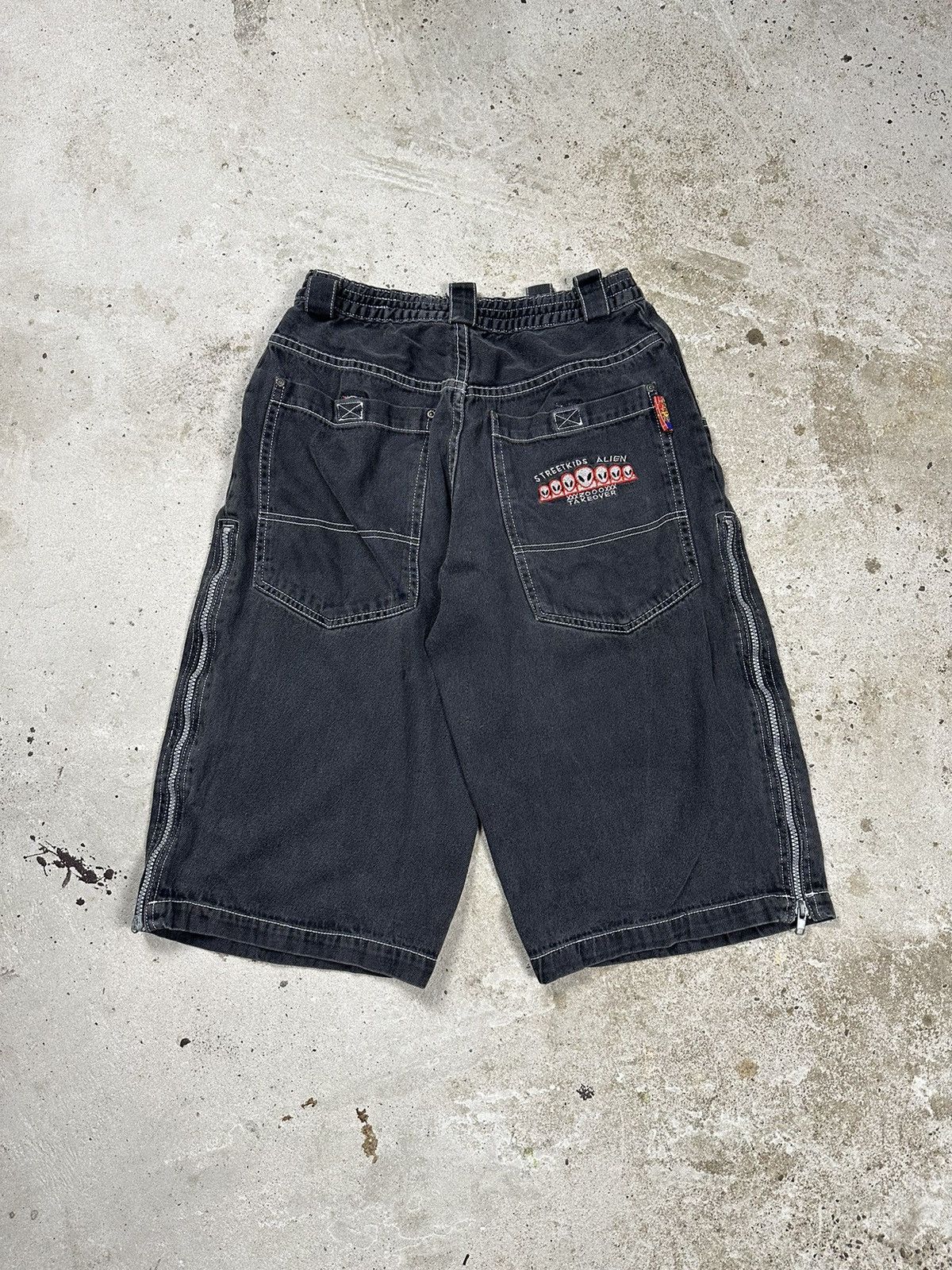 Vintage y2k Washed Black Embroidery Alien Jorts Zip