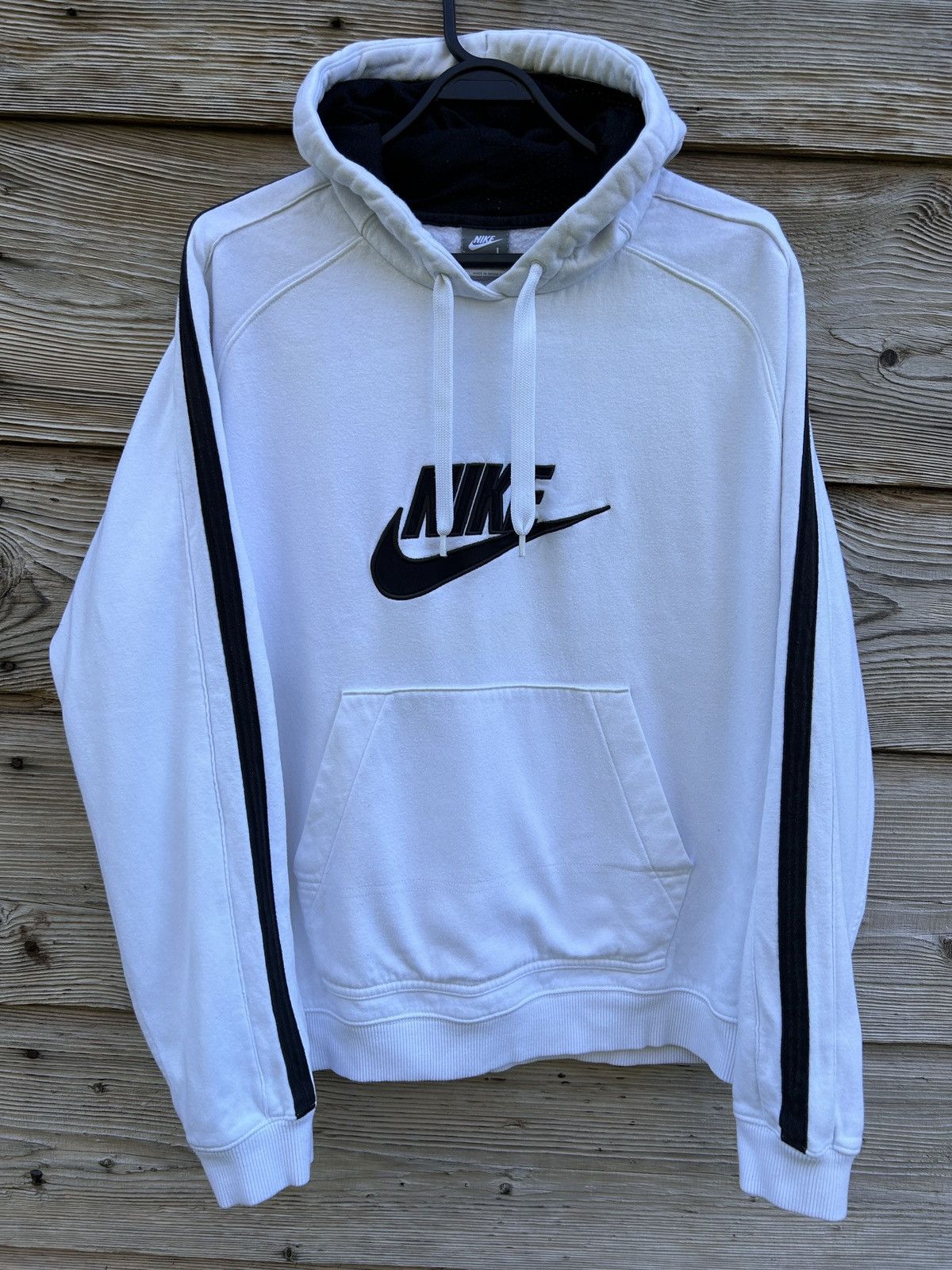 Nike 00s Vintage Nike Embroidered Center Logo Hoodie In White Size US L / EU 52-54 / 3 - 1 Thumbnail