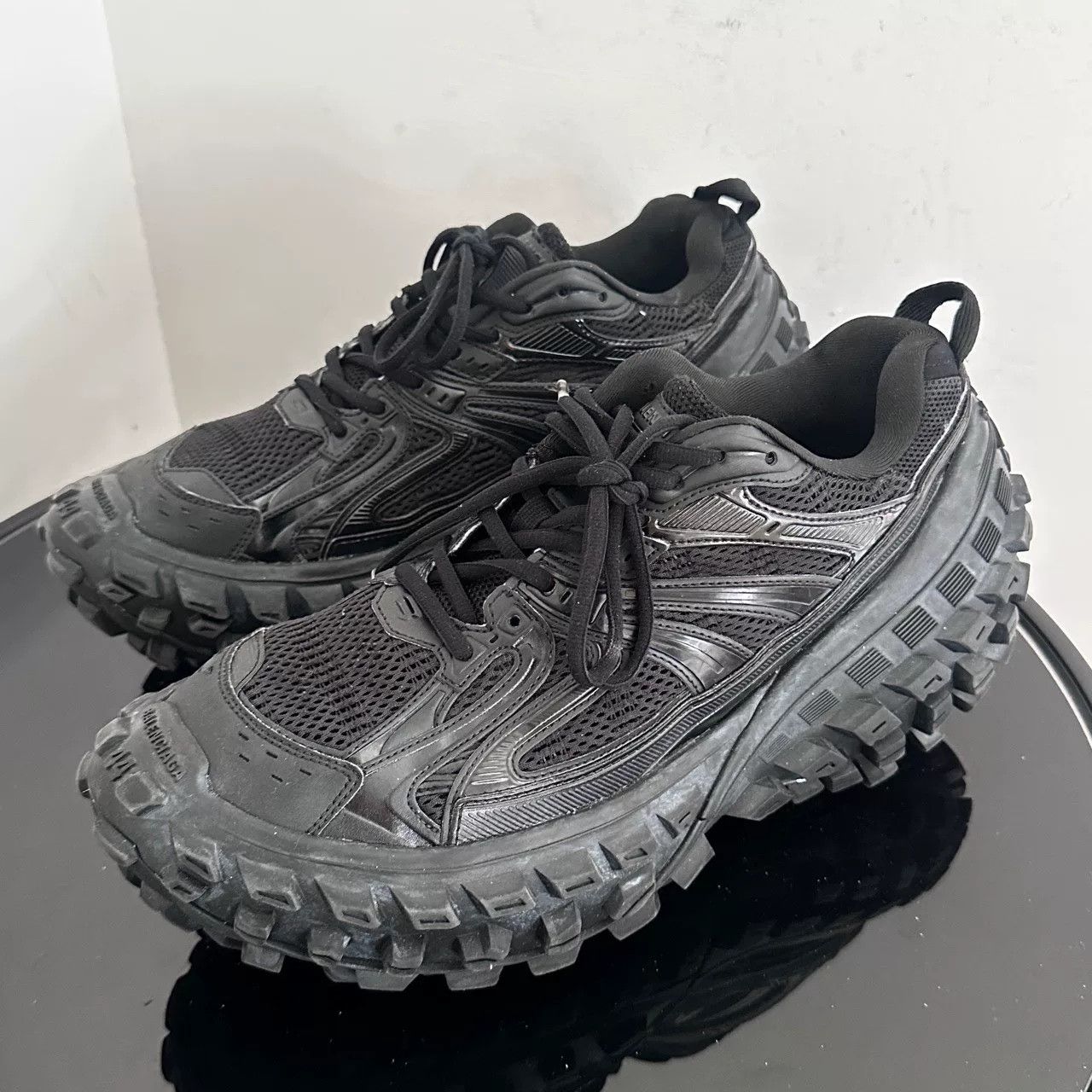 Balenciaga balenciaga defender retro low-top sneakers Size US 11 / EU 44 - 1 Thumbnail