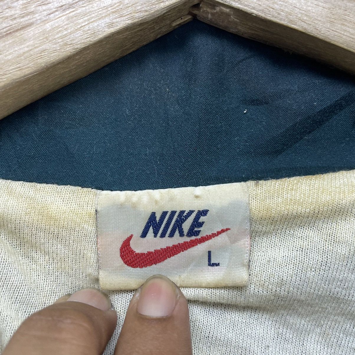 Vintage Vintage Nike Big Swosh Side Tape Jacket Size US L / EU 52-54 / 3 - 7 Thumbnail