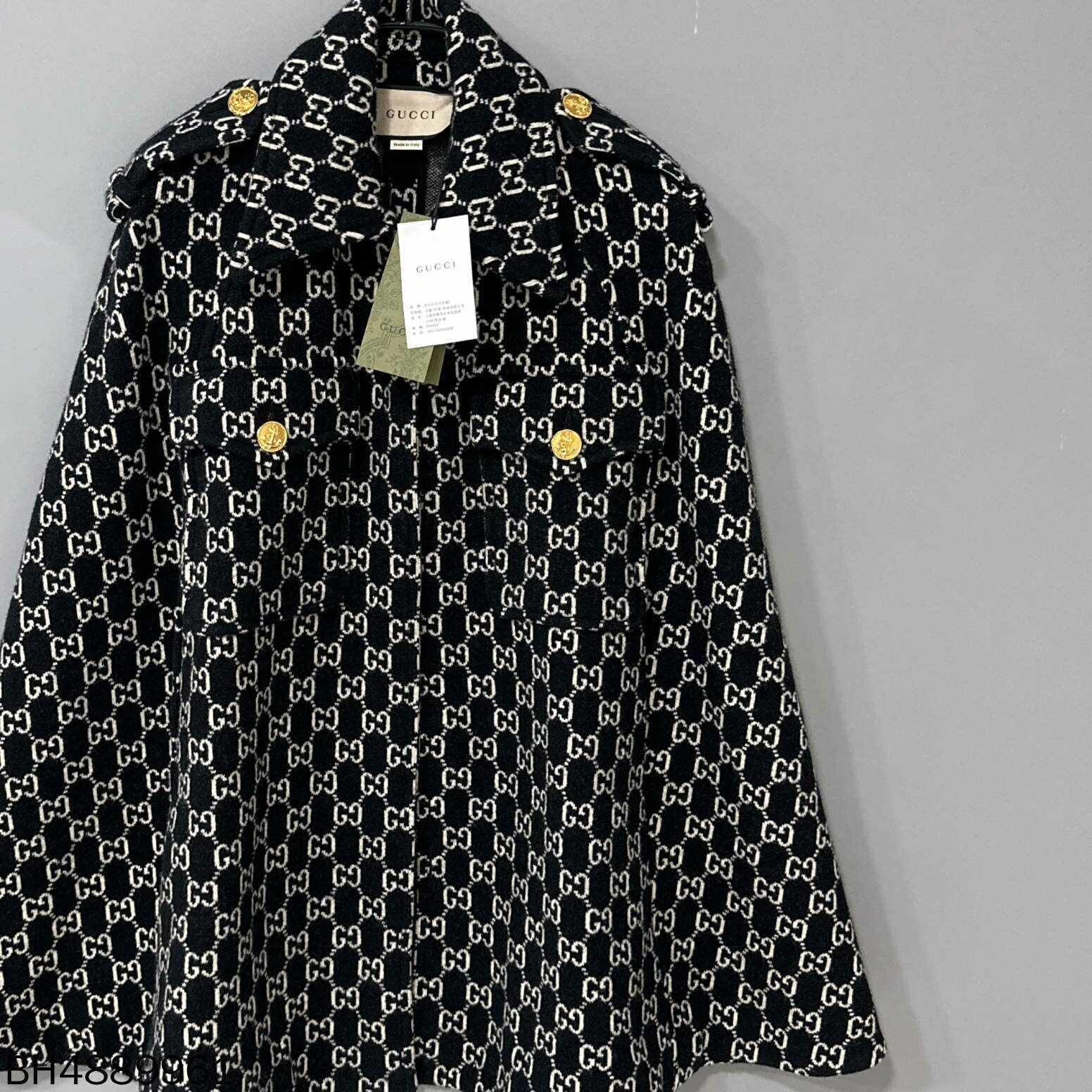 Gucci Gucci Gold Jacket S Women Size S / US 4 / IT 40 - 1 Thumbnail