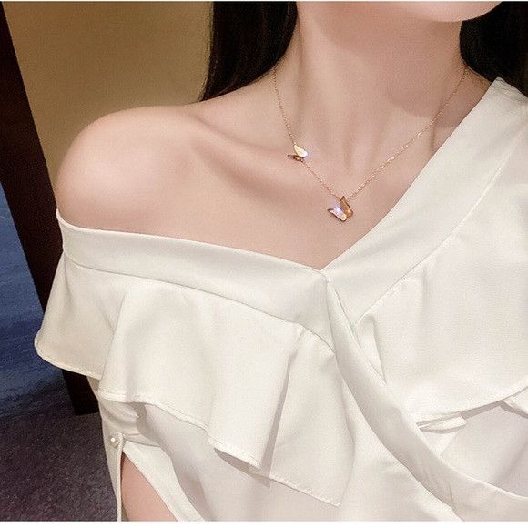The Unbranded Brand Women Stainless Steel Butterfly Pendant Necklace Size ONE SIZE - 2 Thumbnail
