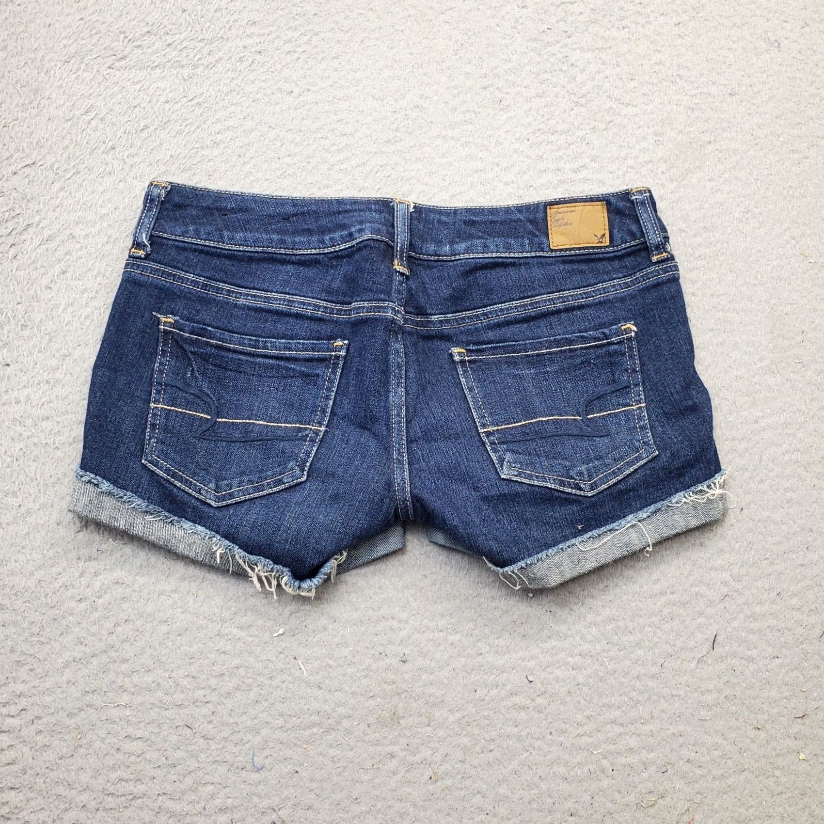 American Eagle Outfitters American Eagle Outfitters Womens 2 Blue Denim Cut-Off Shorts 5-Pocket Design Cuffed Raw Hem Size 26" / US 2 / IT 38 - 2 Thumbnail